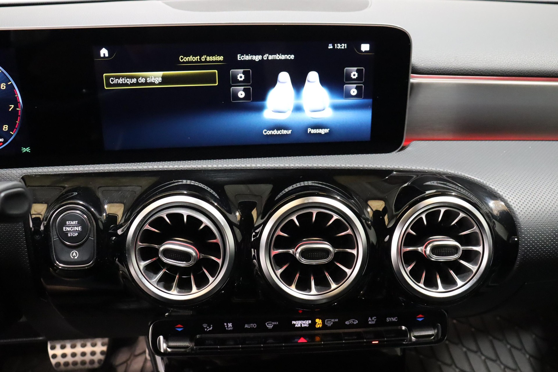 MERCEDES-BENZ A 200 AMG Line-image-1