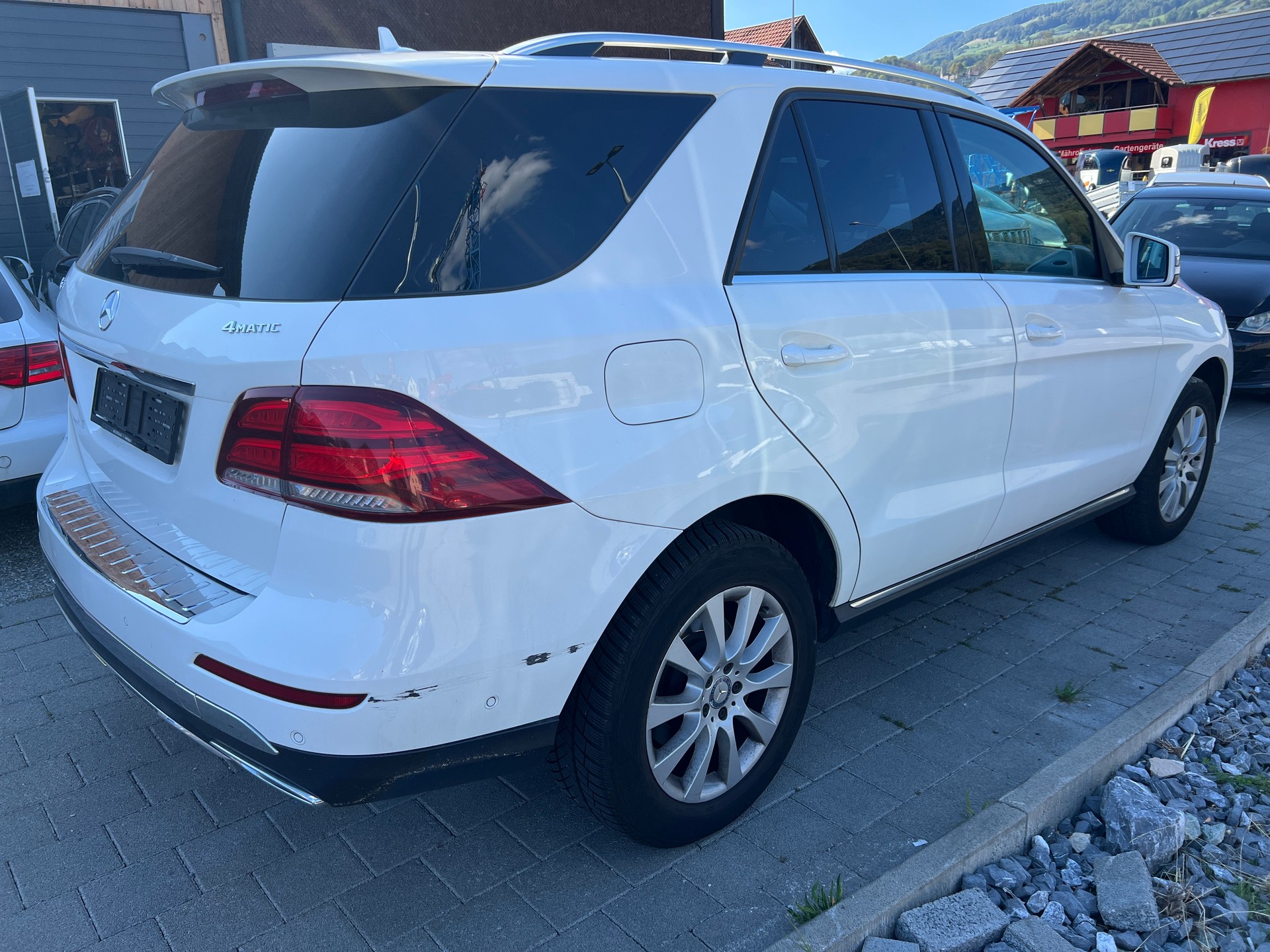 MERCEDES-BENZ GLE 250 d 4Matic 9G-Tronic-image-3