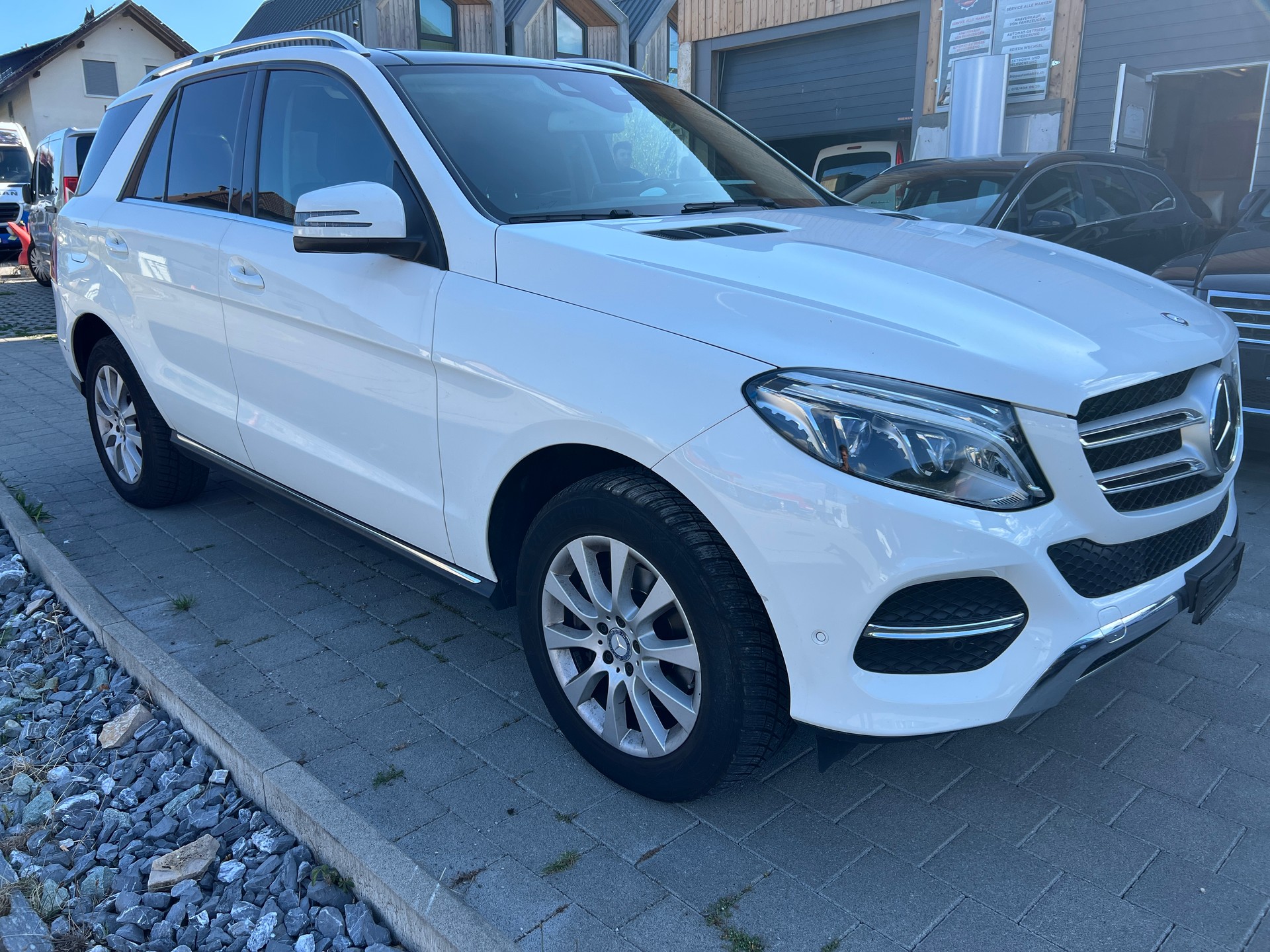 MERCEDES-BENZ GLE 250 d 4Matic 9G-Tronic-image-1