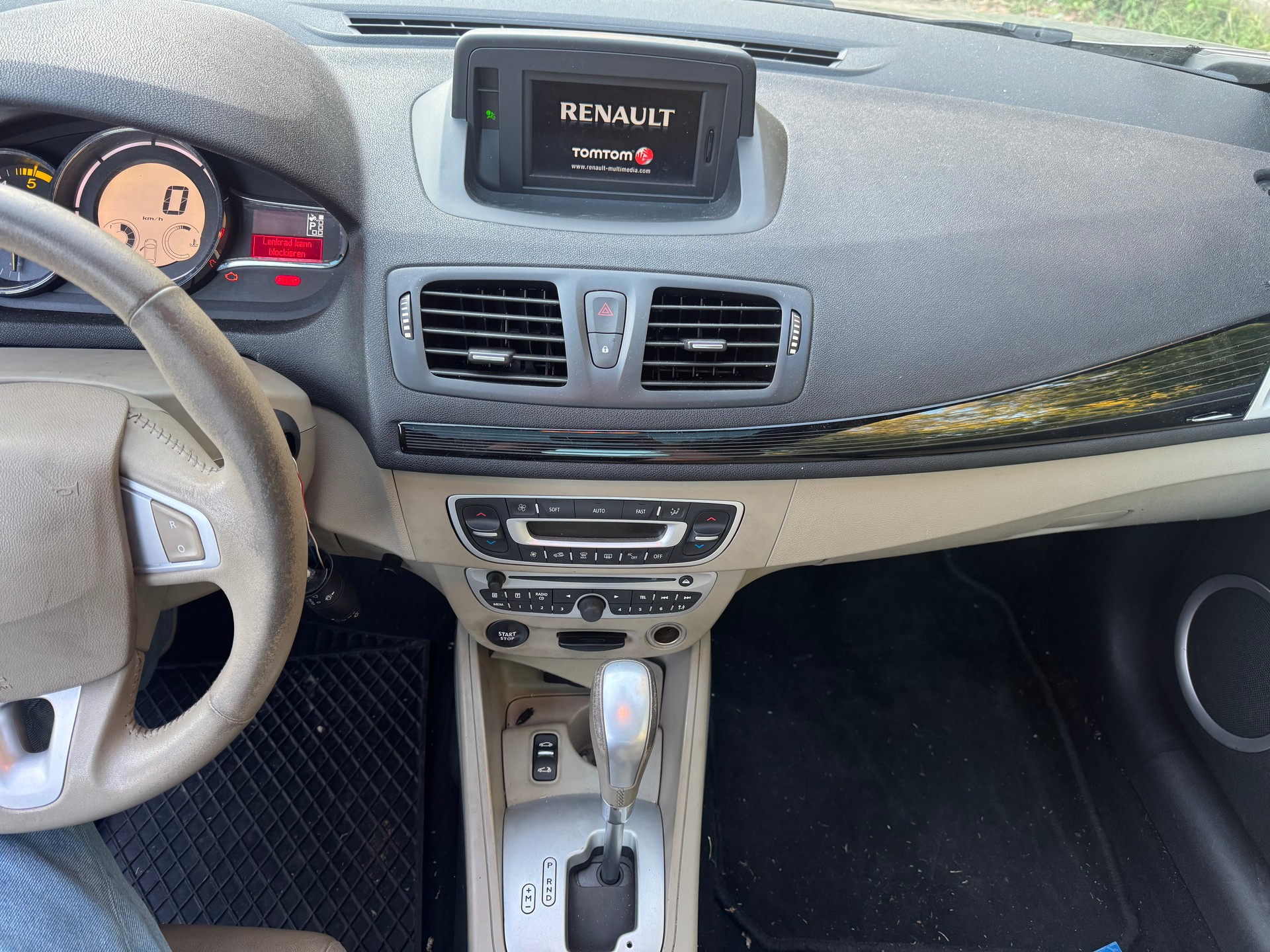 RENAULT Mégane CC 1.5 dCi EDC-image-6