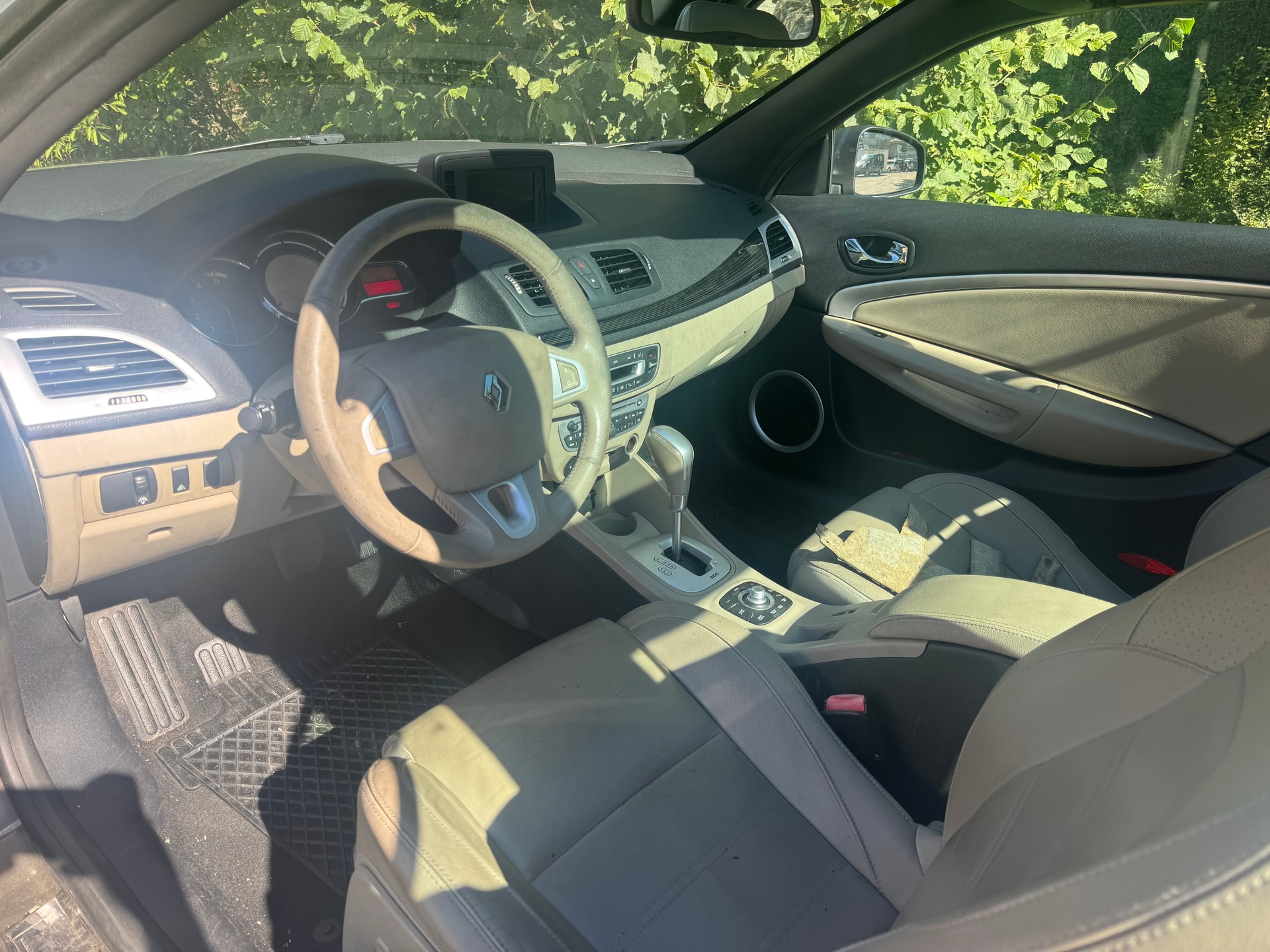 RENAULT Mégane CC 1.5 dCi EDC-image-13