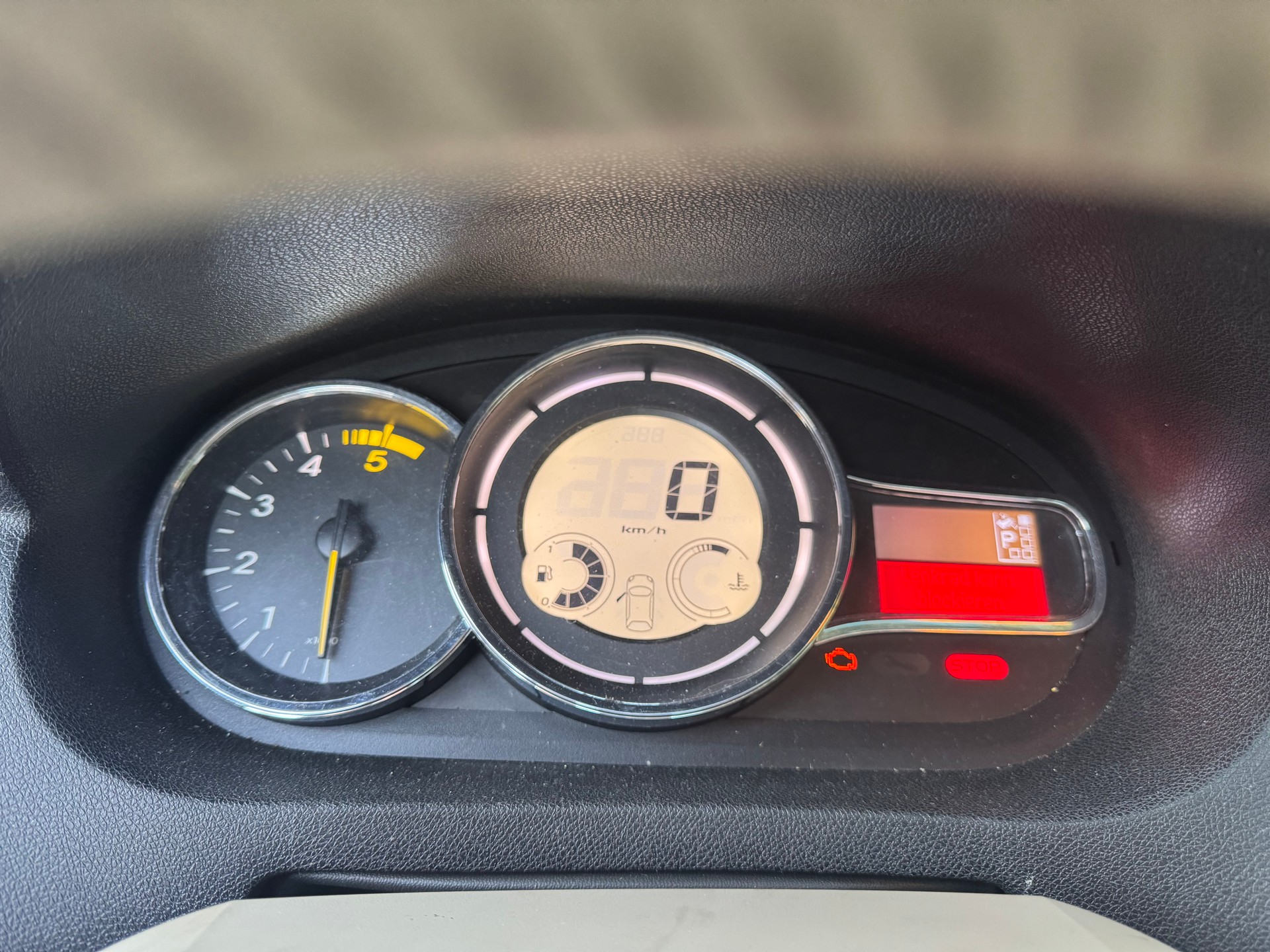 RENAULT Mégane CC 1.5 dCi EDC-image-11