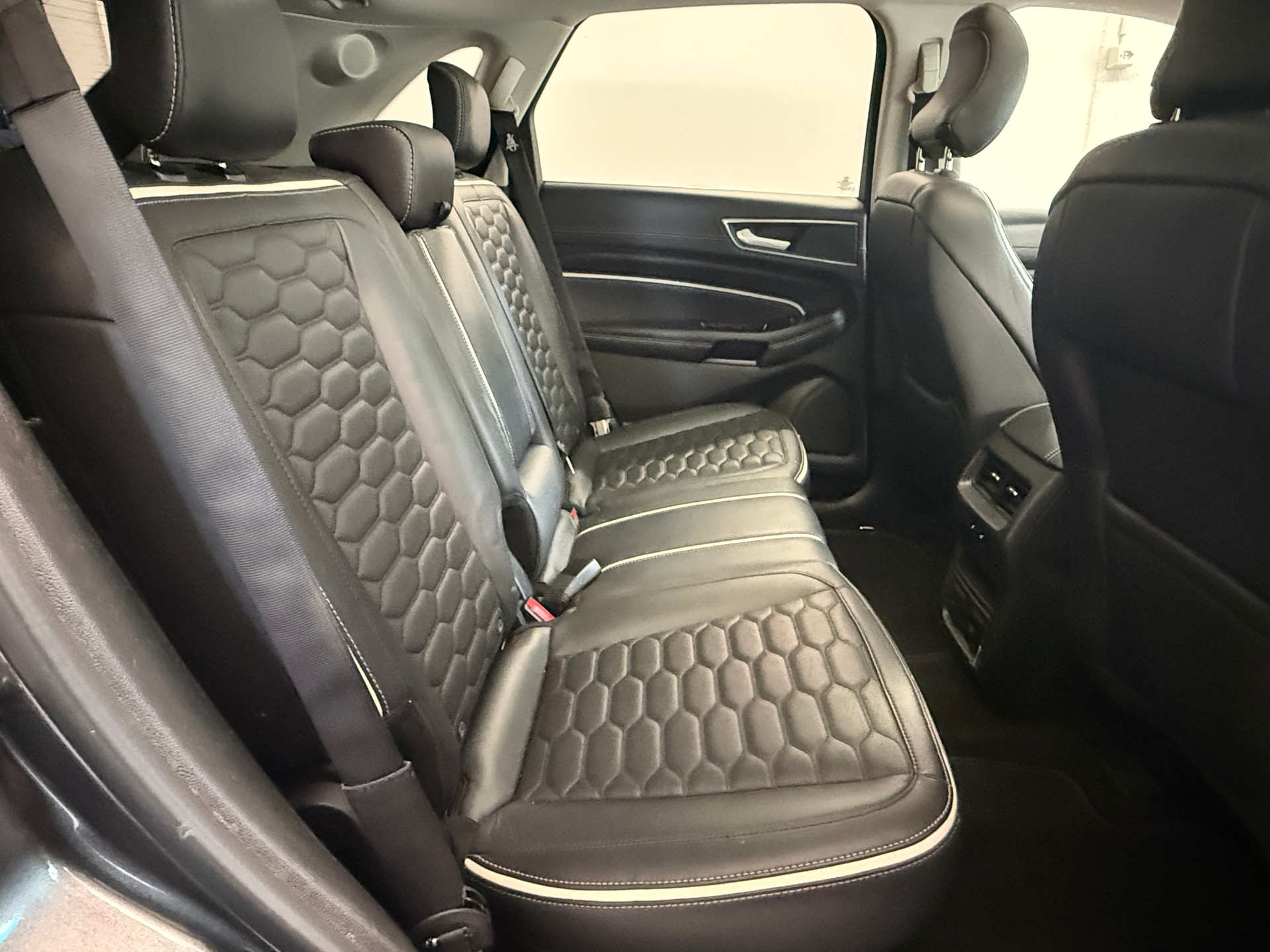 FORD Edge 2.0 TDCi Vignale 4WD PowerShift Ab 230.- pro Monat Sitheizung / Belüftung Panoramdach-image-12
