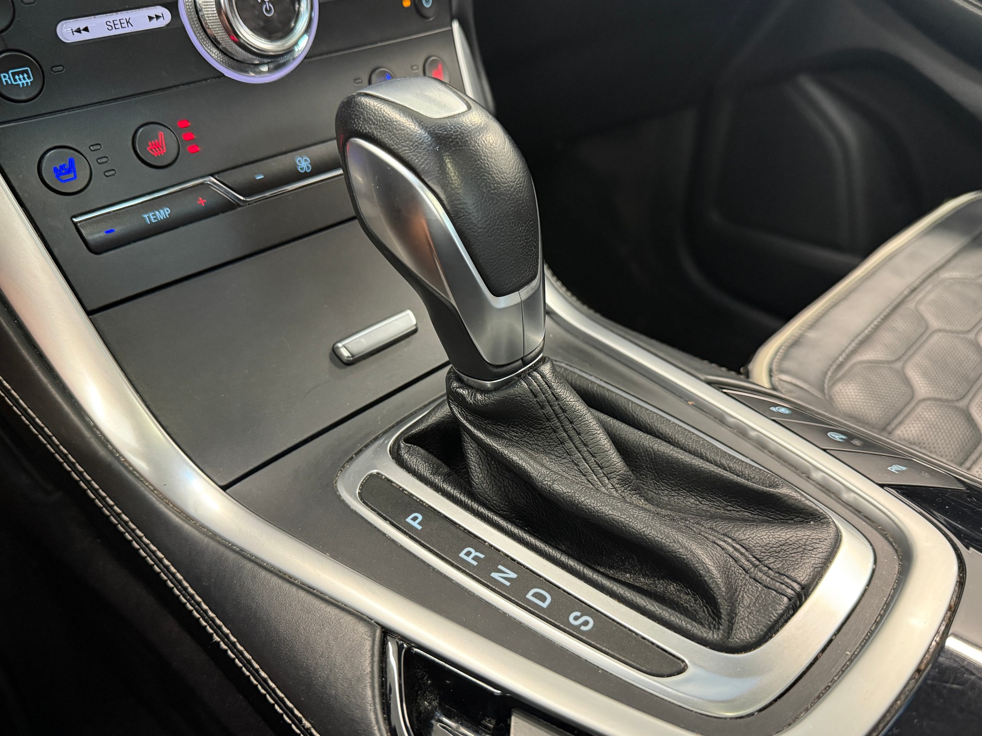 FORD Edge 2.0 TDCi Vignale 4WD PowerShift Ab 230.- pro Monat Sitheizung / Belüftung Panoramdach-image-18
