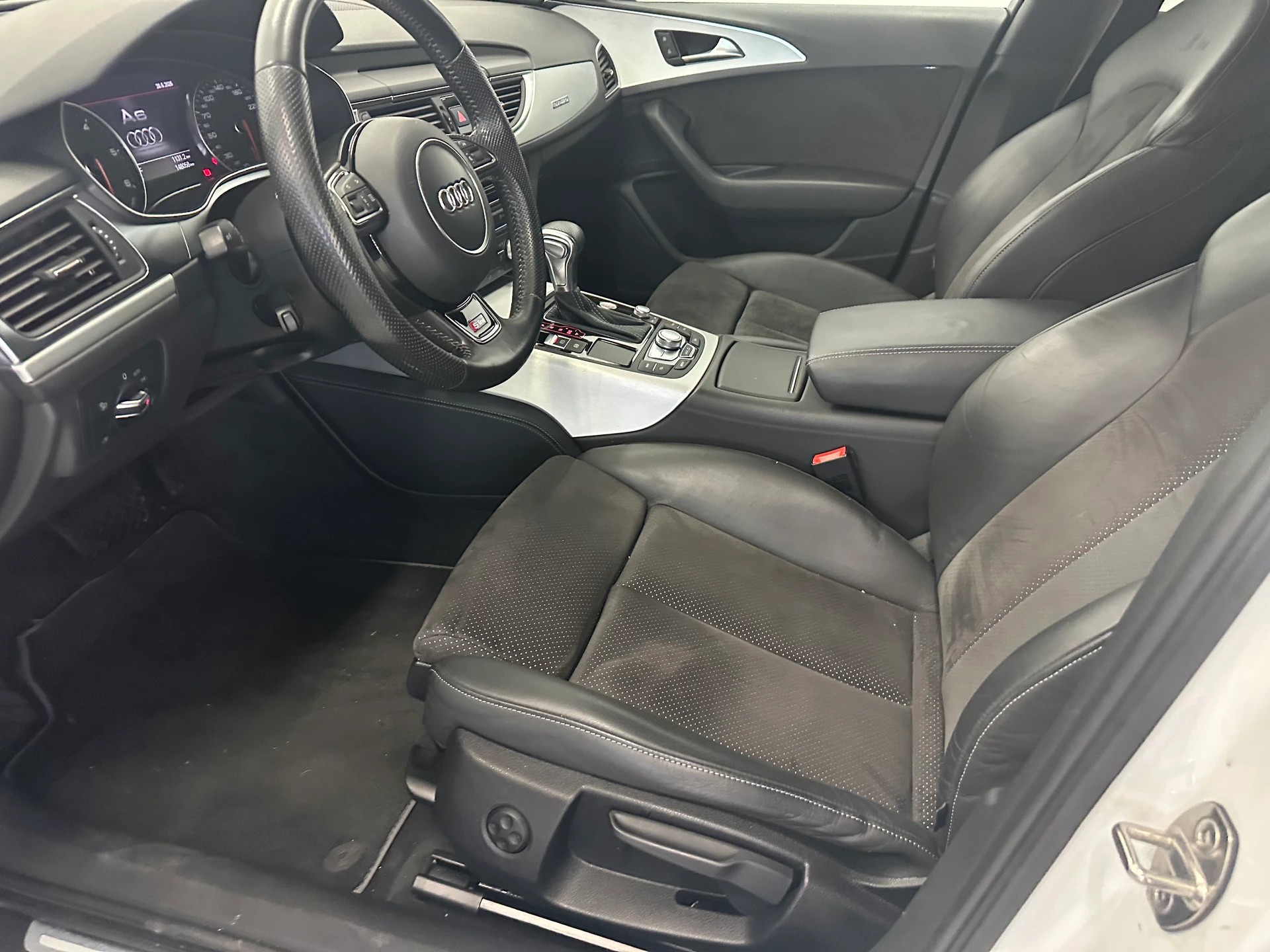 AUDI A6 Avant 3.0 TDI V6 quattro S-tronic-image-5