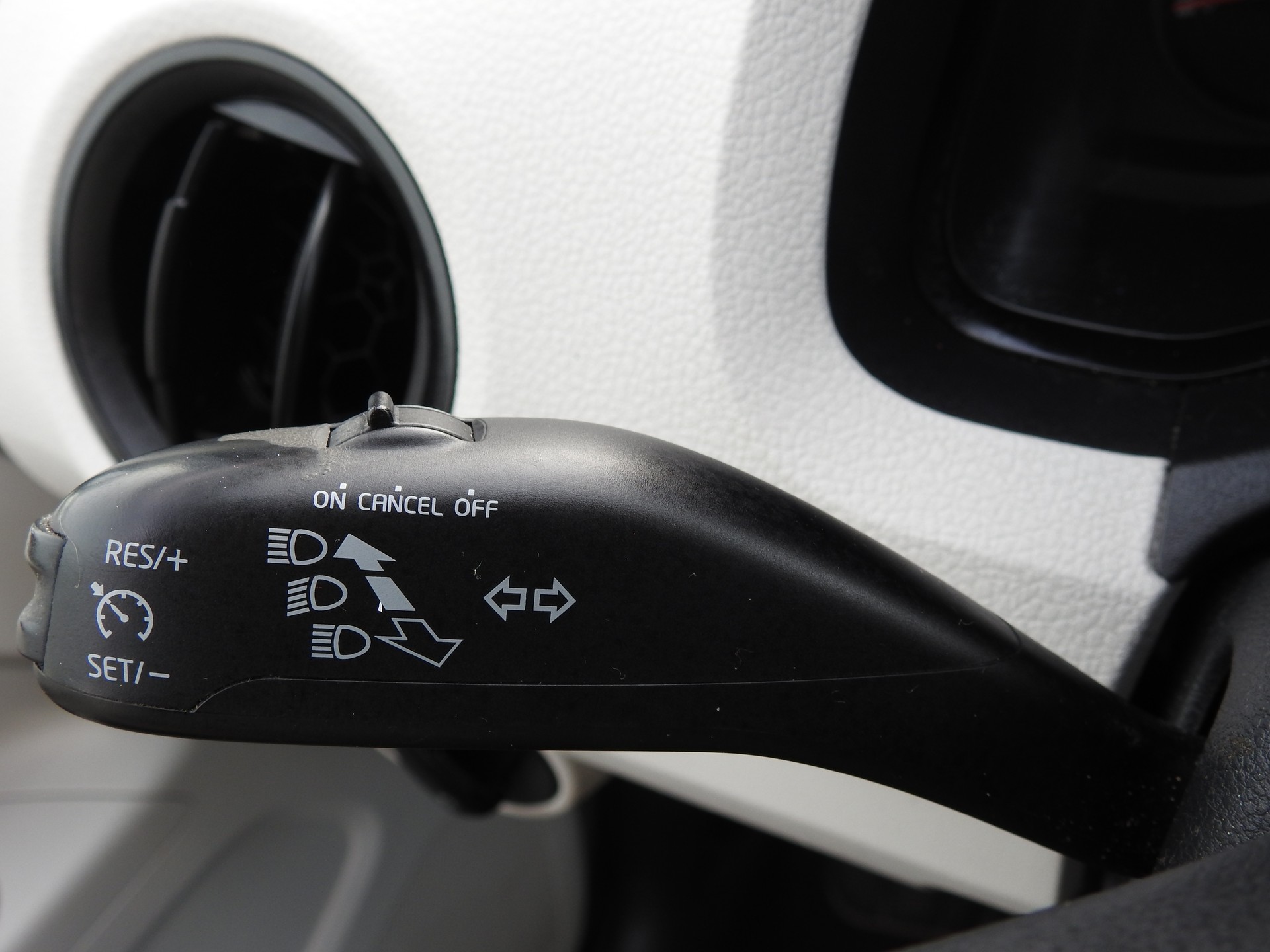 VW Up 1.0 BMT white up-image-23