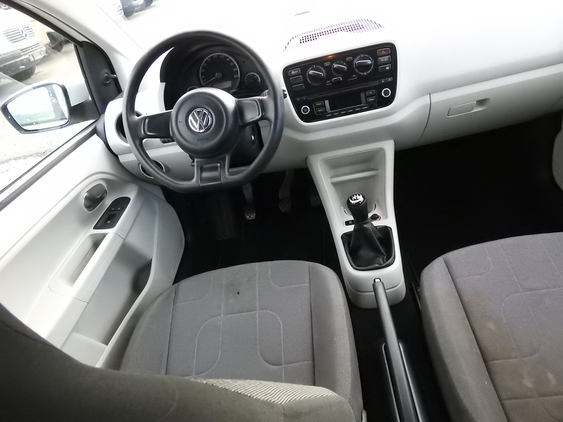 VW Up 1.0 BMT white up-image-18