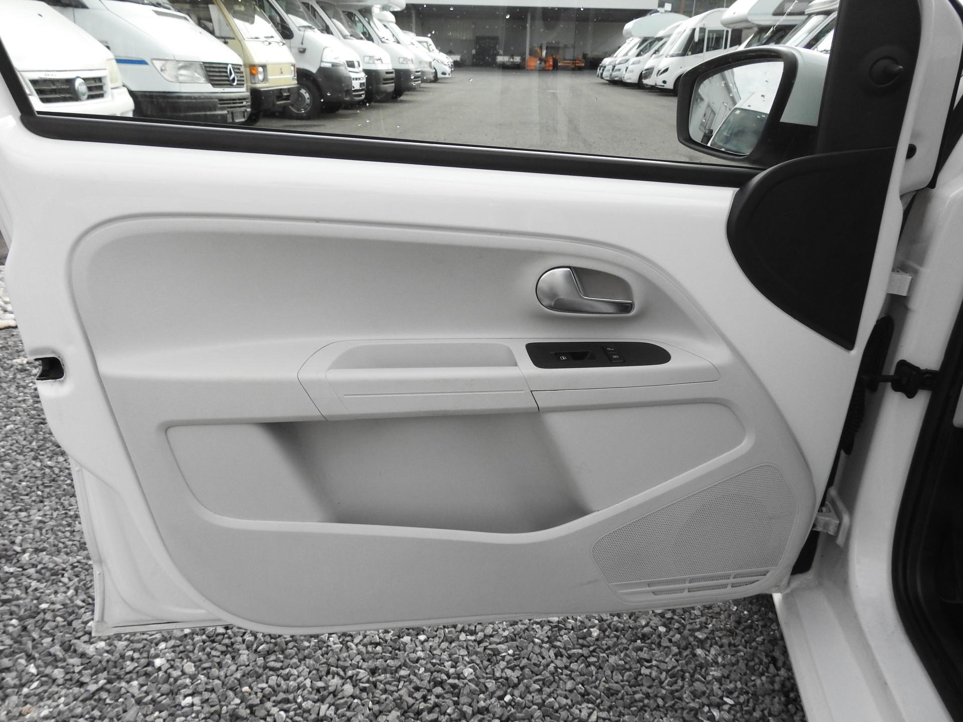 VW Up 1.0 BMT white up-image-10