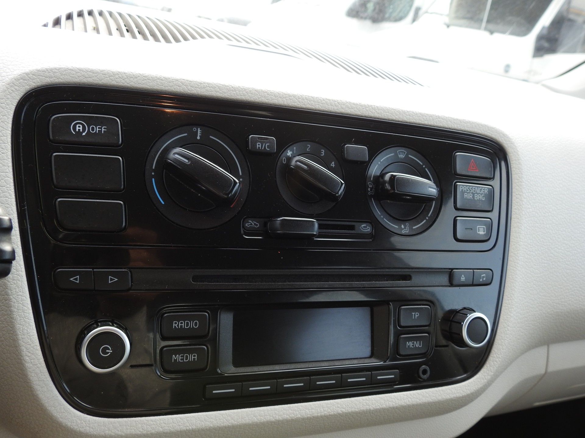 VW Up 1.0 BMT white up-image-21