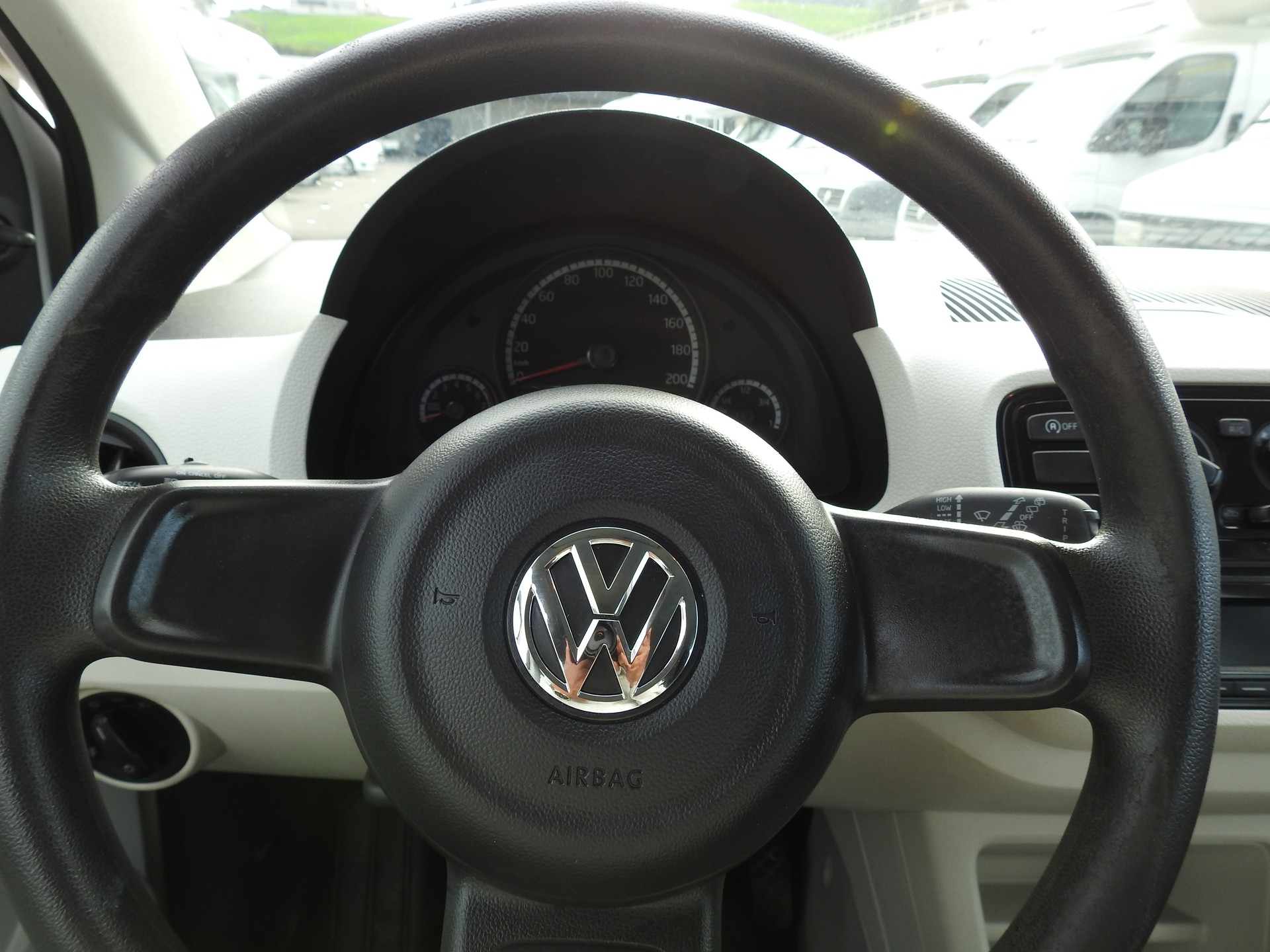 VW Up 1.0 BMT white up-image-24