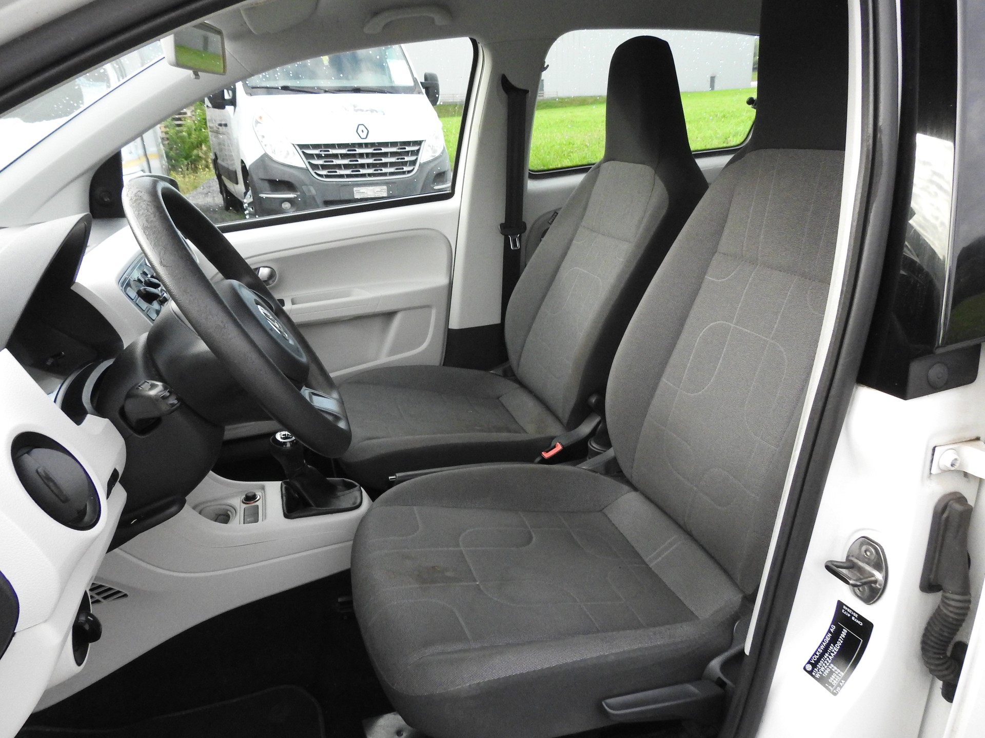 VW Up 1.0 BMT white up-image-12