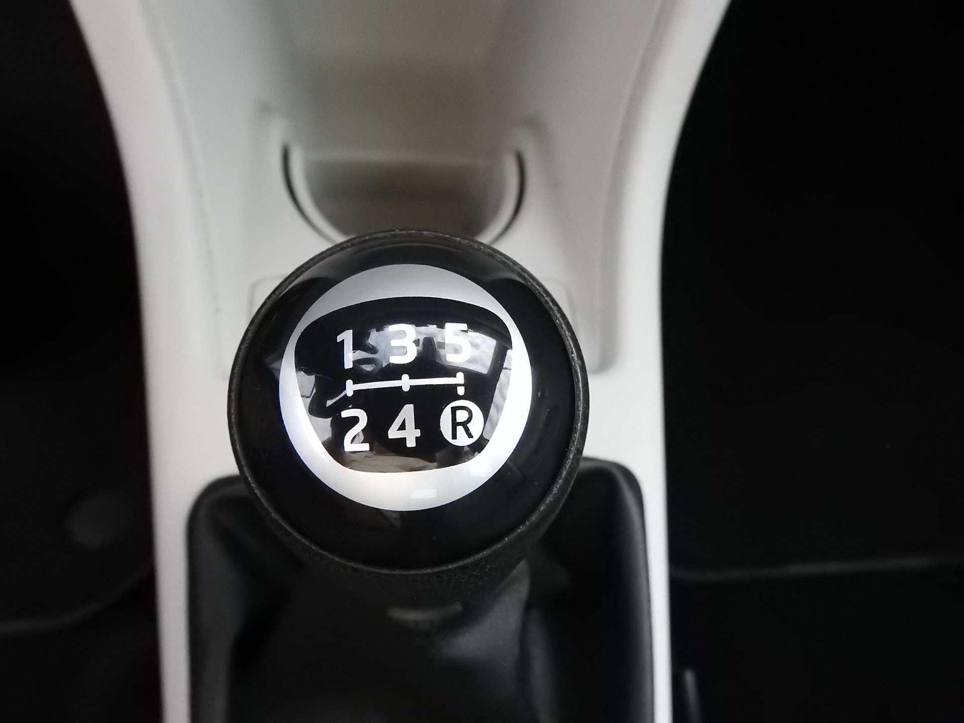 VW Up 1.0 BMT white up-image-19