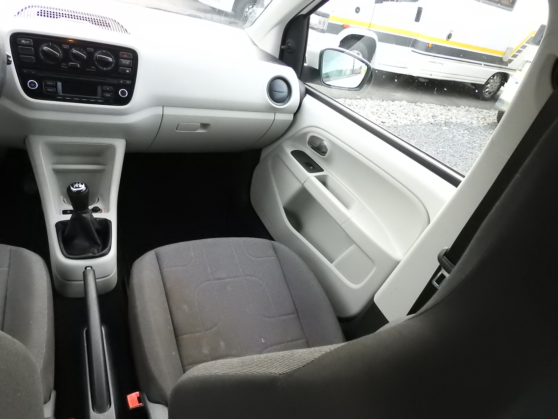VW Up 1.0 BMT white up-image-17