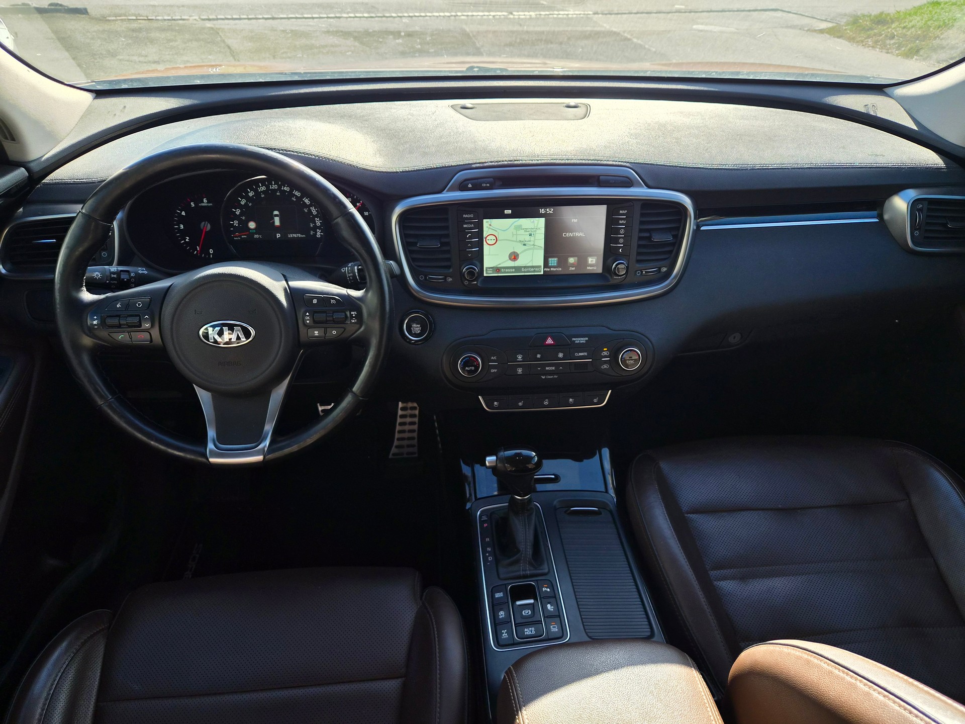 KIA Sorento 2.2 CRDI Style 5P. Automatic-image-9