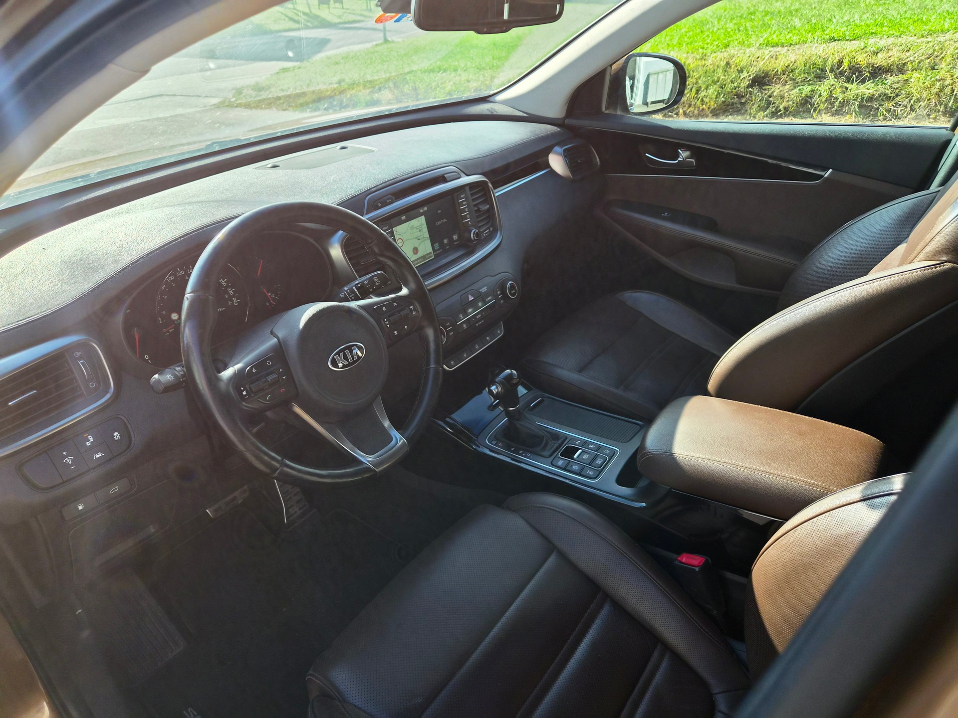 KIA Sorento 2.2 CRDI Style 5P. Automatic-image-6