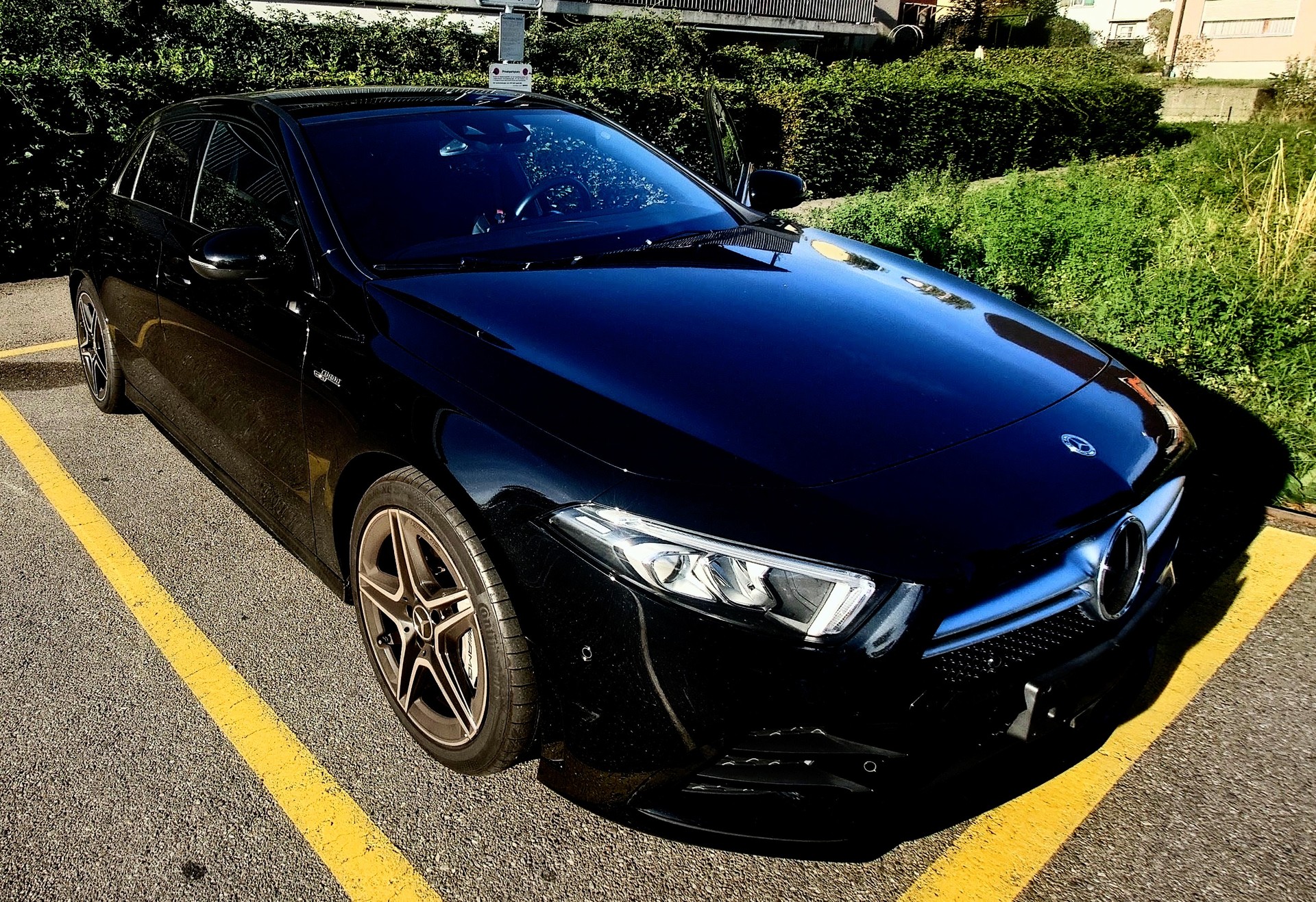 MERCEDES-BENZ A 35 AMG-image-1