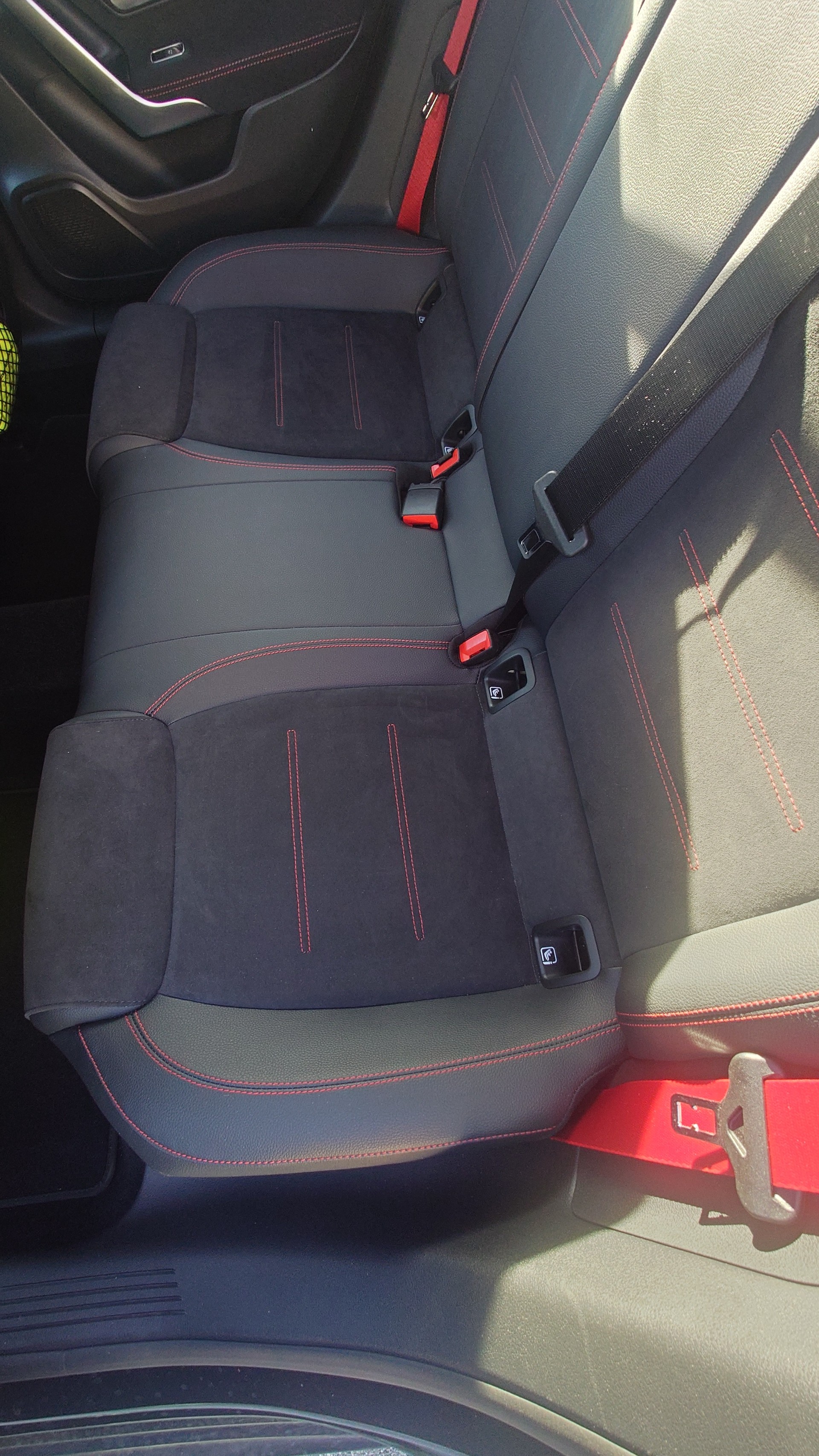 MERCEDES-BENZ A 35 AMG-image-3