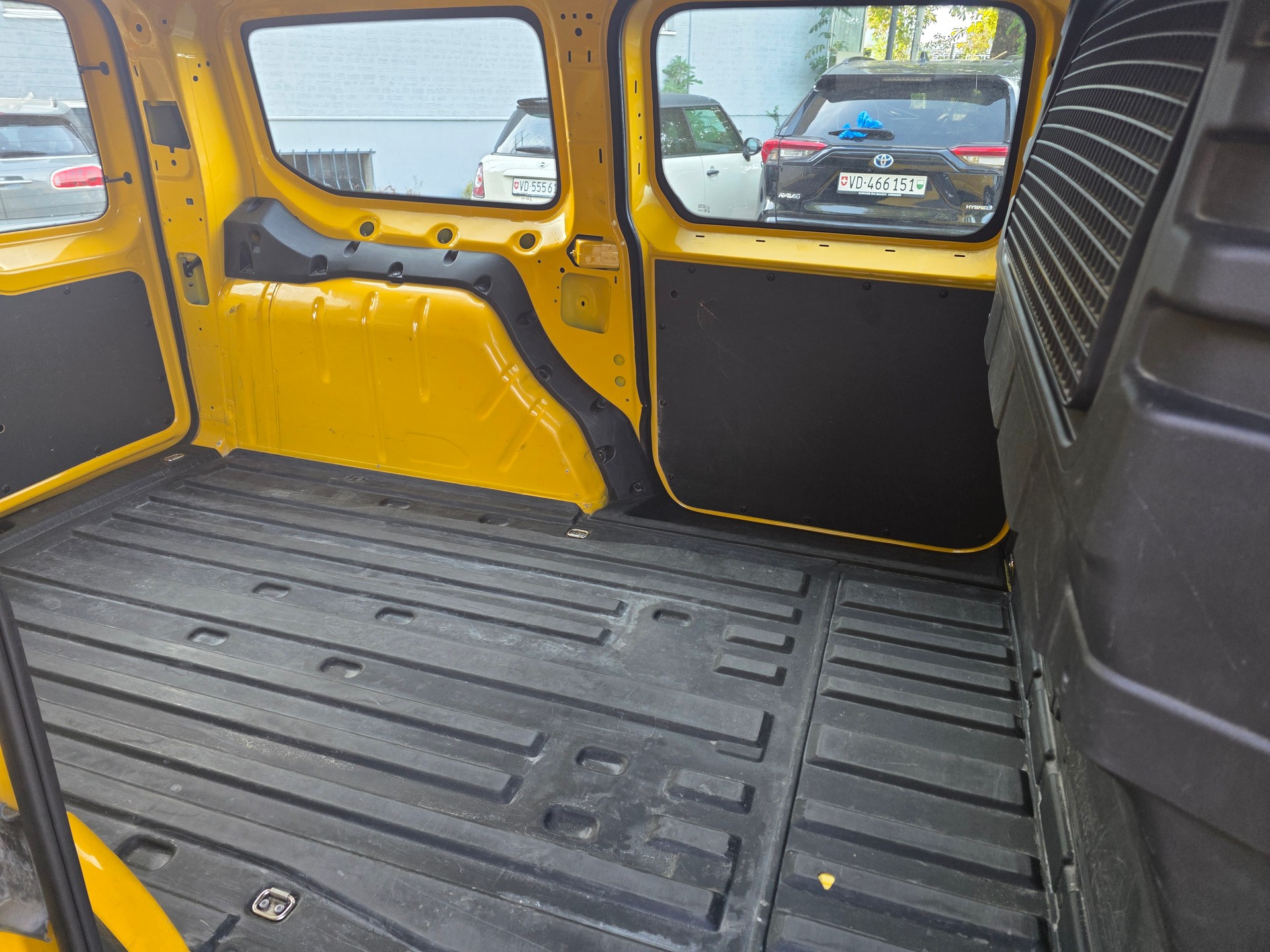 VW Caddy Cargo 1.5TSI Entry Maxi-image-6