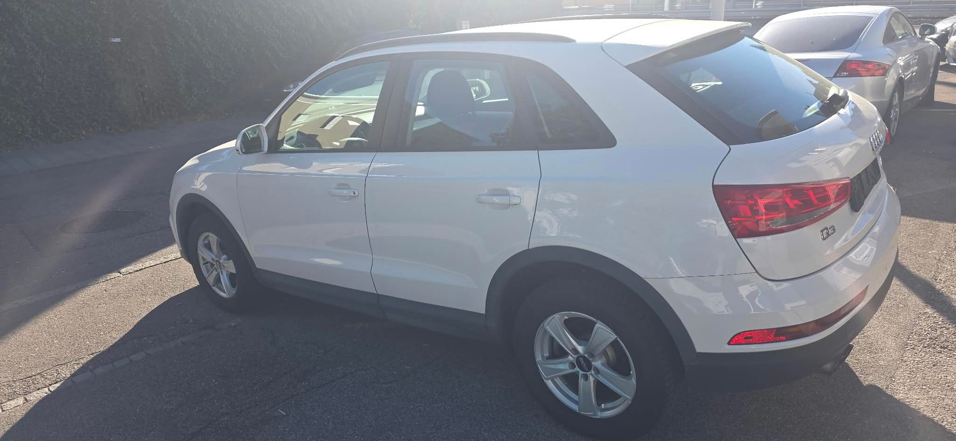 AUDI Q3 2.0 TFSI quattro S-tronic-image-3