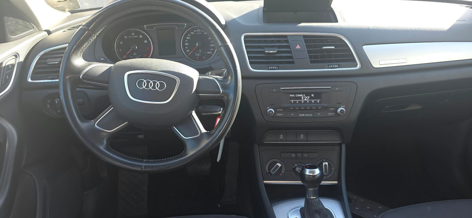 AUDI Q3 2.0 TFSI quattro S-tronic-image-8