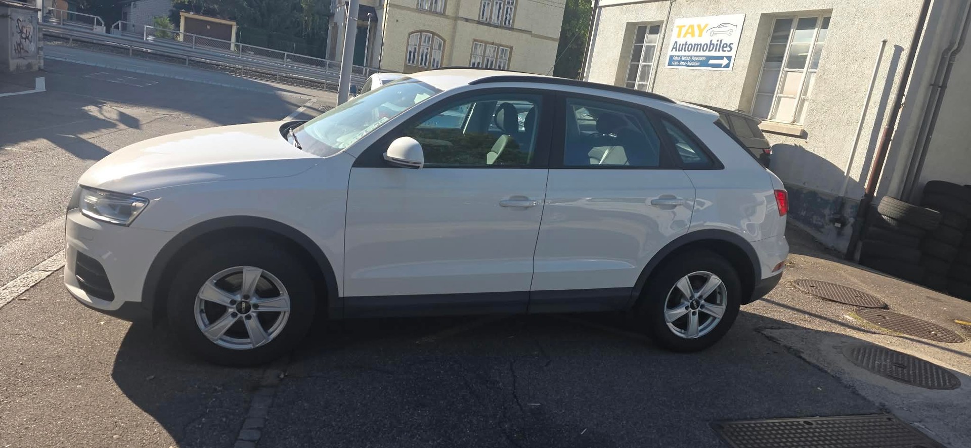AUDI Q3 2.0 TFSI quattro S-tronic-image-2