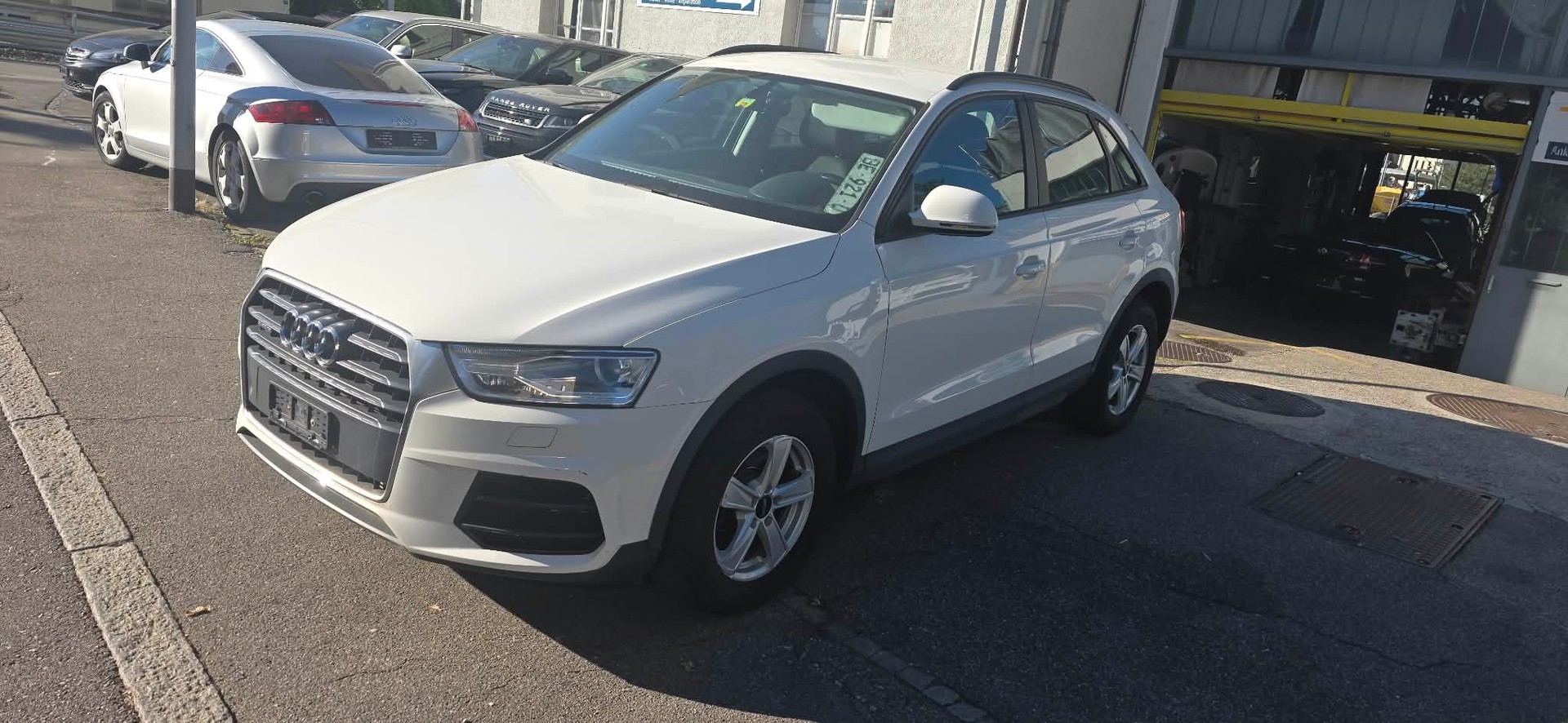 AUDI Q3 2.0 TFSI quattro S-tronic-image-1