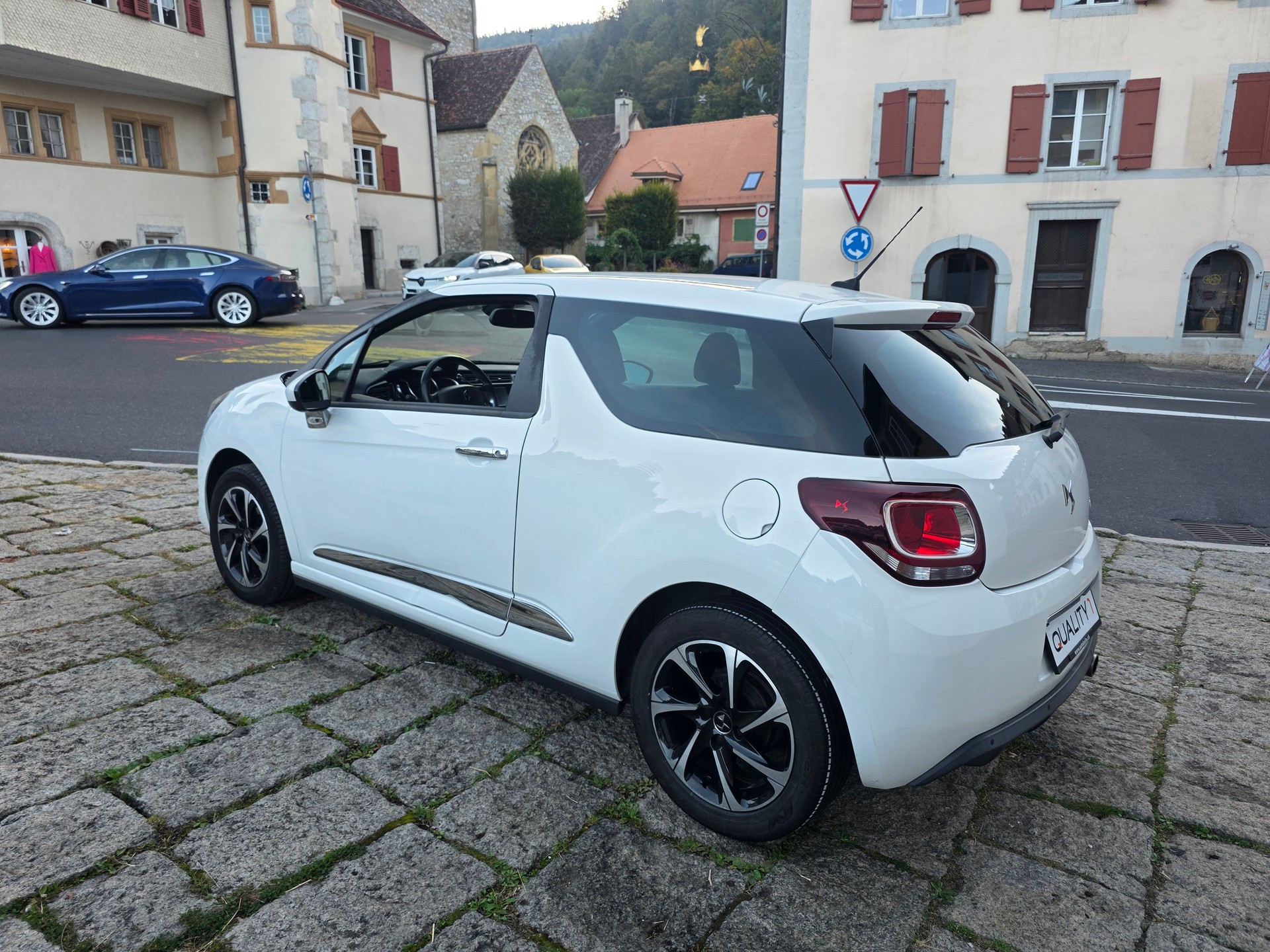 DS AUTOMOBILES DS 3 1.2 PureTech SO Chic-image-5