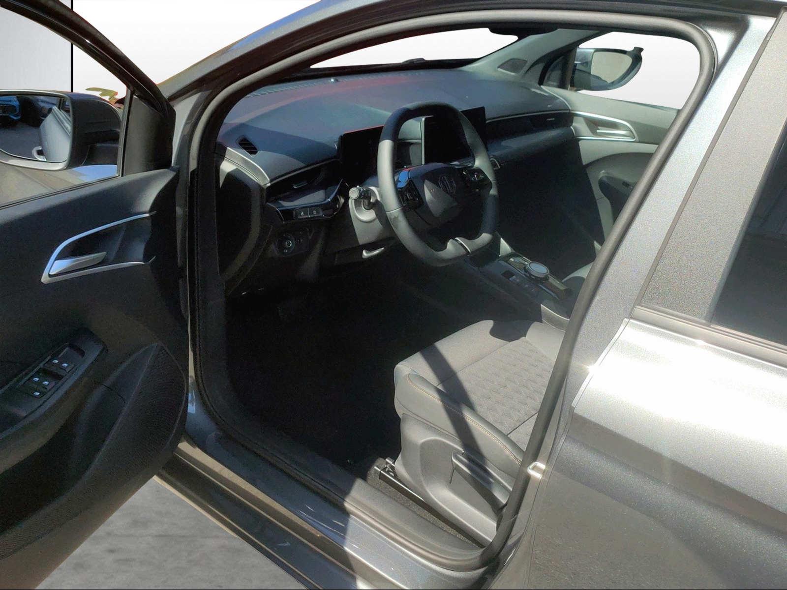 MG 3 1.5 Hybrid Luxury-image-5