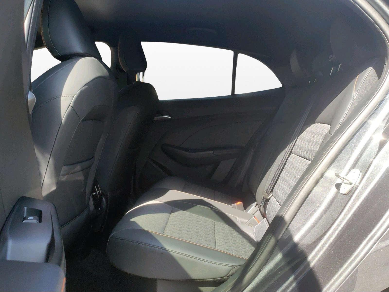 MG 3 1.5 Hybrid Luxury-image-12