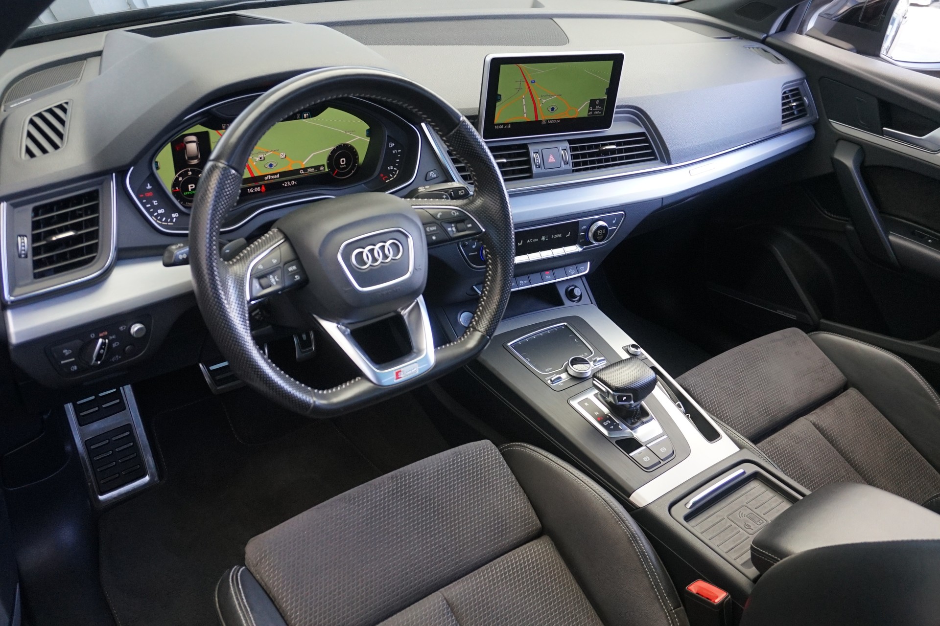 AUDI Q5 2.0 TDI sport quattro-image-13
