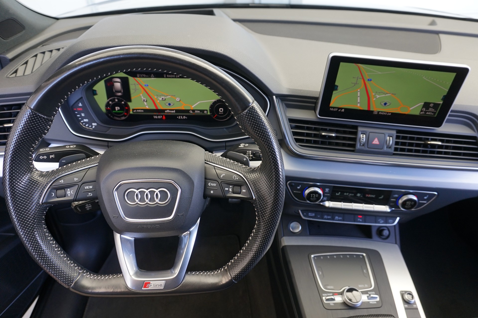 AUDI Q5 2.0 TDI sport quattro-image-15
