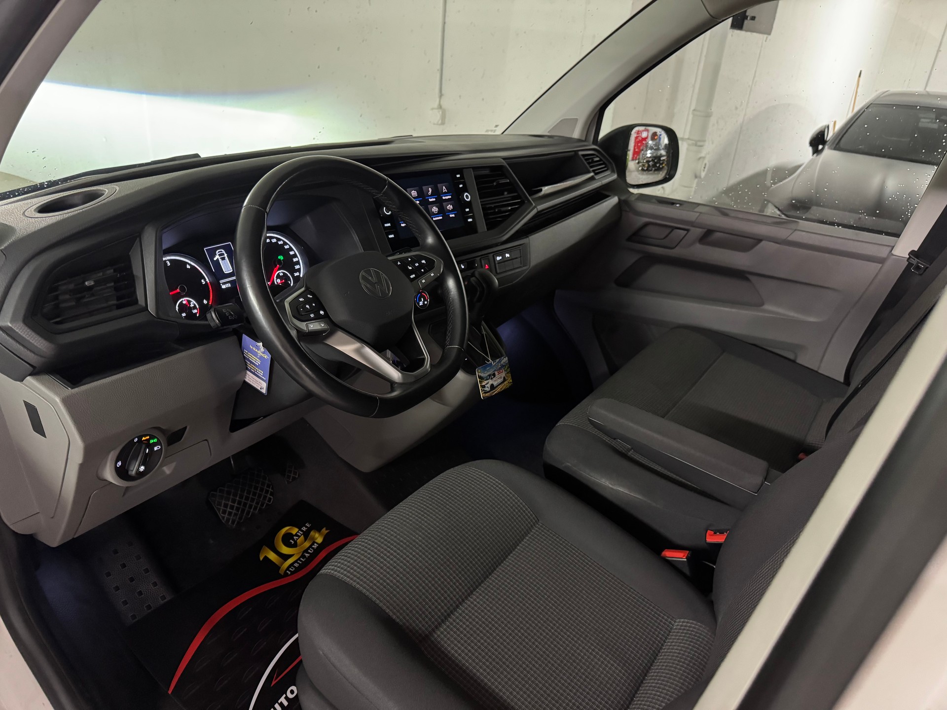 VW T6.1 2.0 Bi-TDI DSG Langversion, mit Hebebühne-image-11