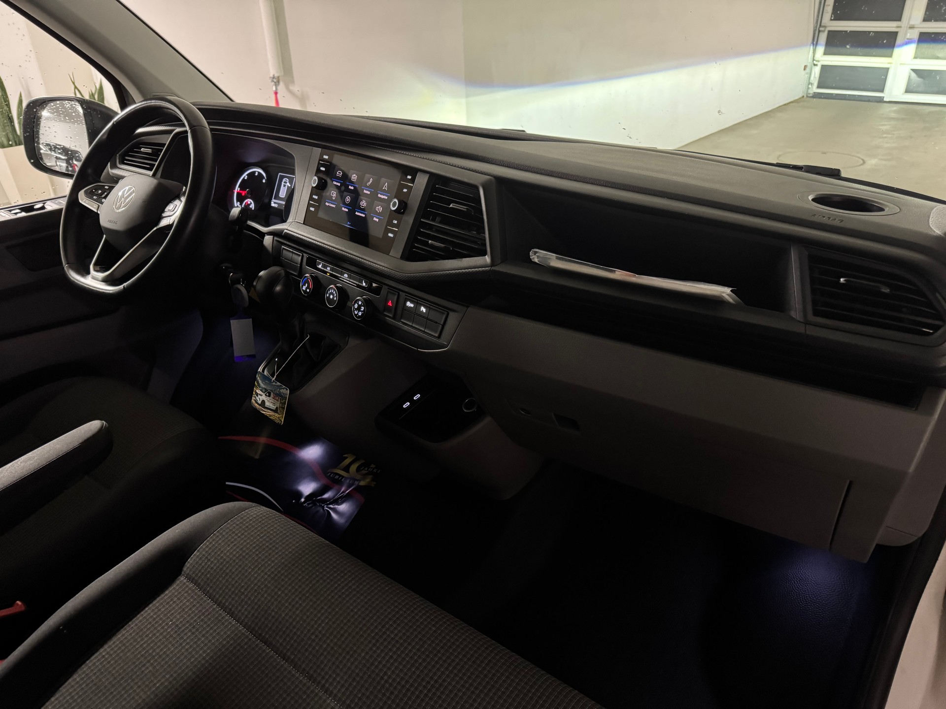 VW T6.1 2.0 Bi-TDI DSG Langversion, mit Hebebühne-image-14