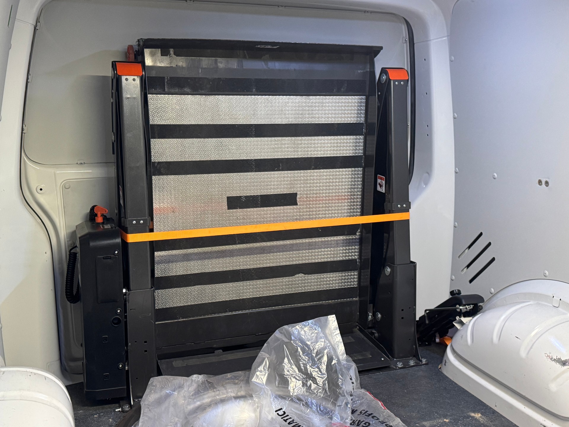 VW T6.1 2.0 Bi-TDI DSG Langversion, mit Hebebühne-image-9