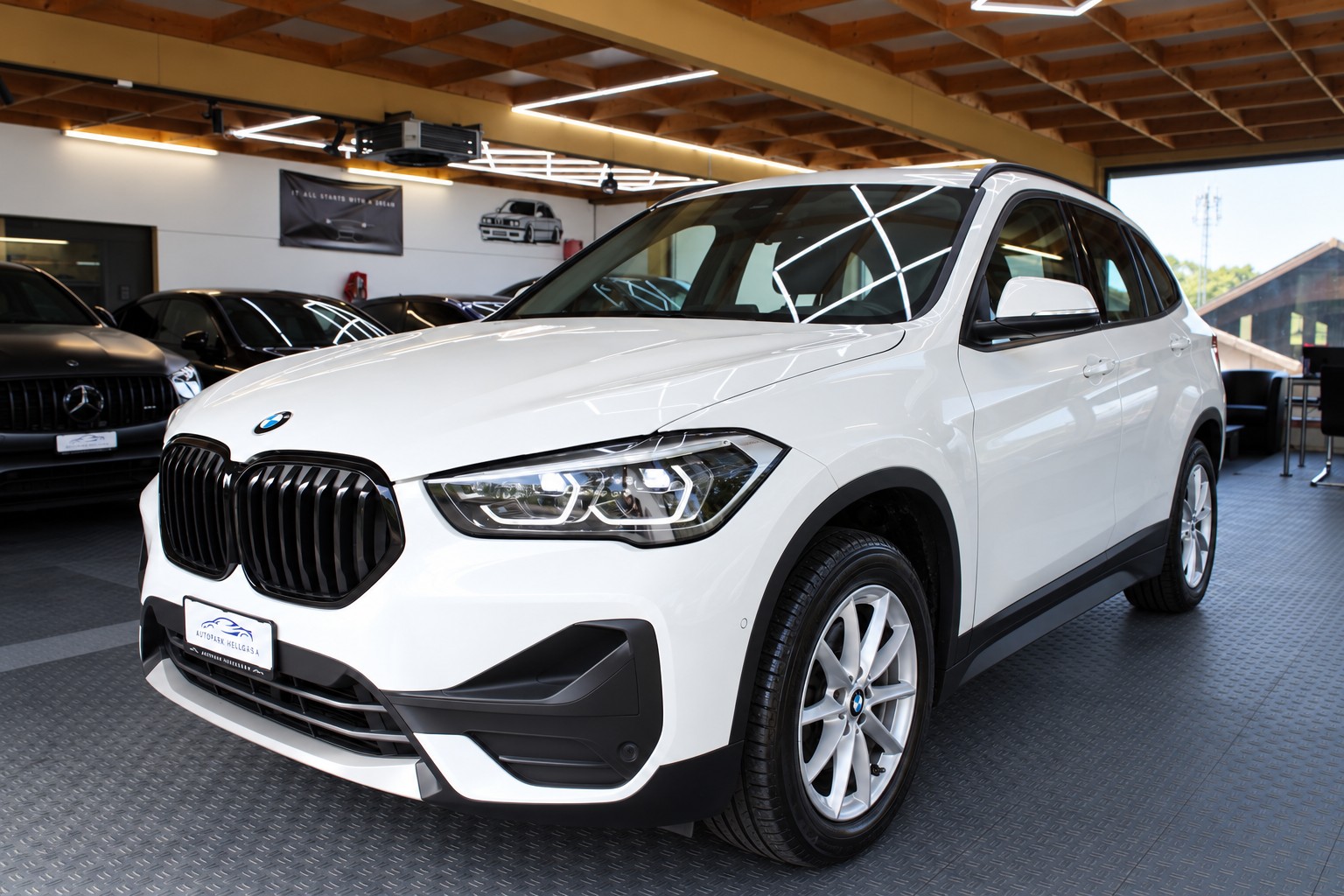 BMW X1 xDrive 18d Sport Line Steptronic-image-0
