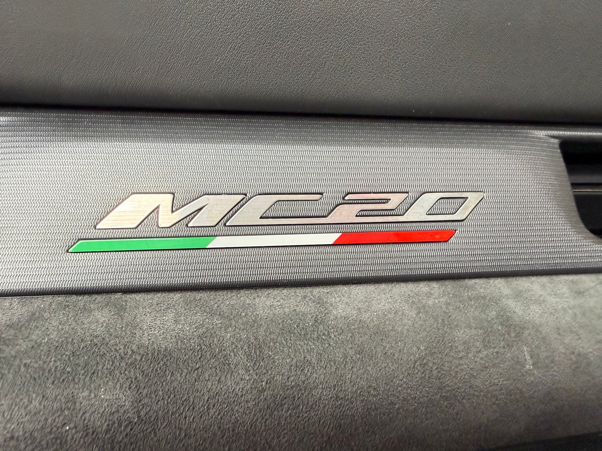 MASERATI MC 20 Cielo-image-12