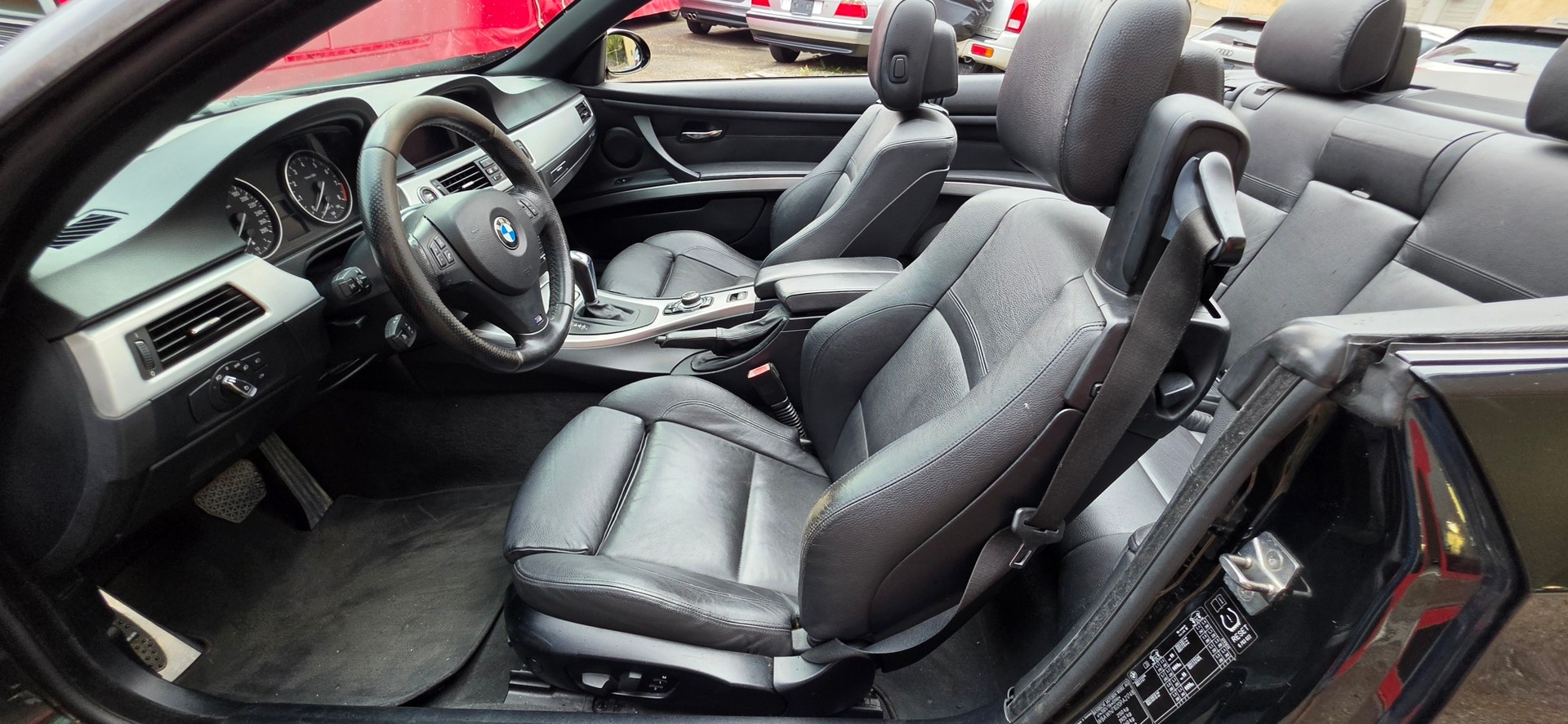 BMW 330i Cabriolet Steptronic-image-11