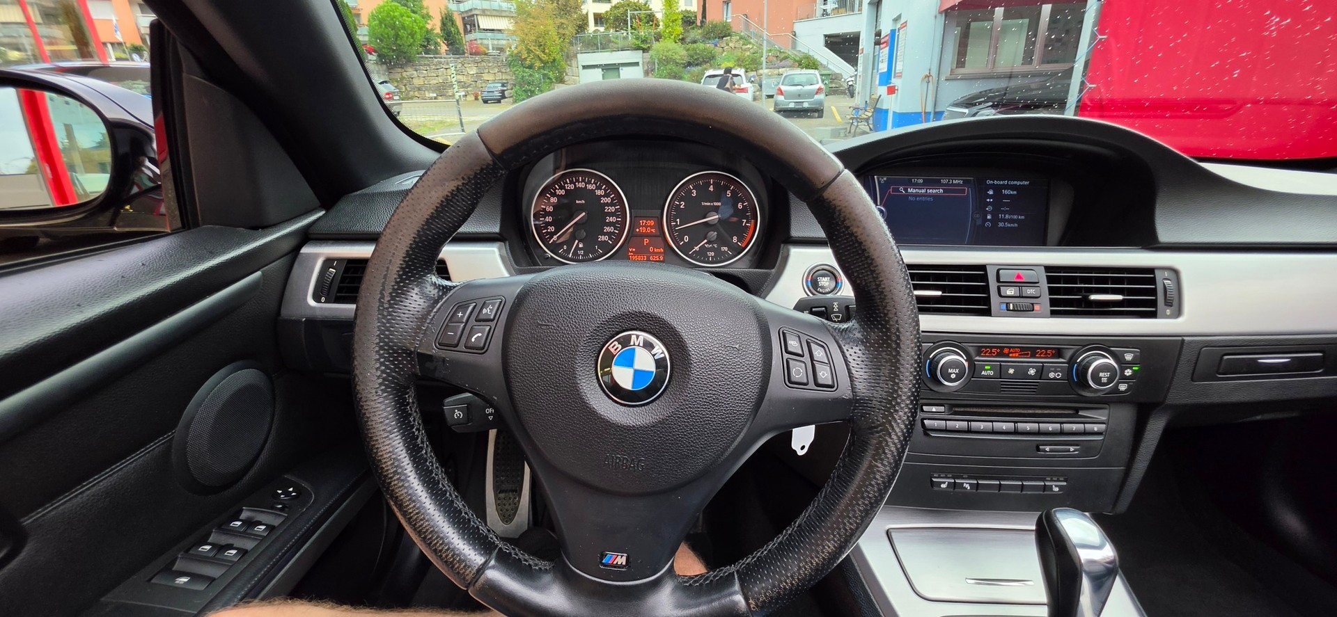 BMW 330i Cabriolet Steptronic-image-18