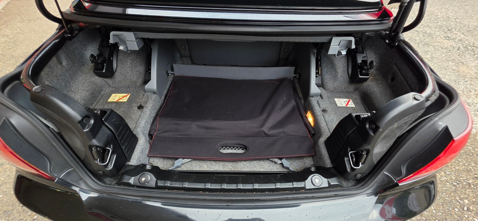 BMW 330i Cabriolet Steptronic-image-22