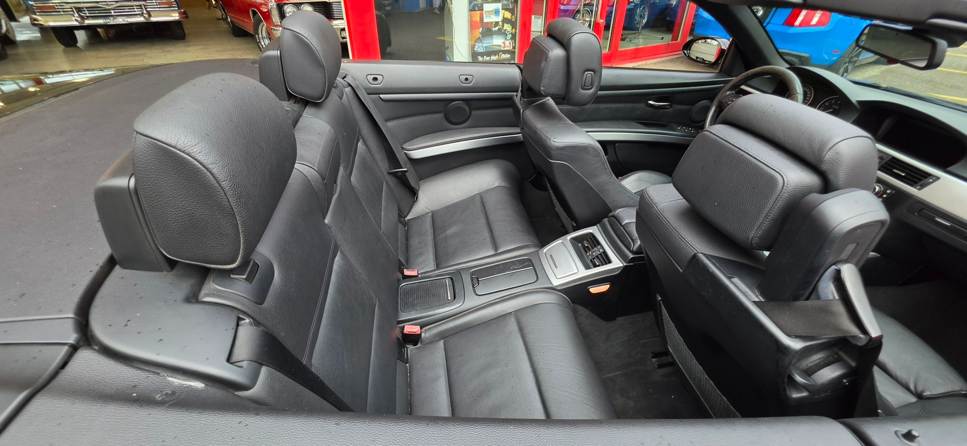 BMW 330i Cabriolet Steptronic-image-14