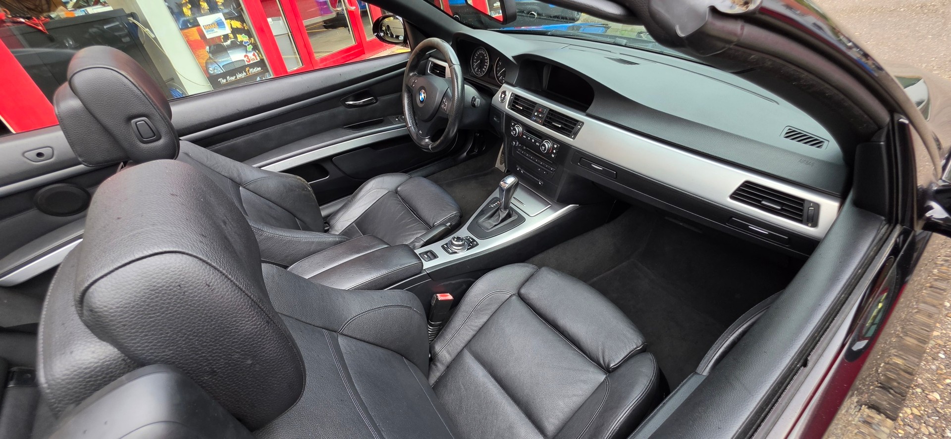 BMW 330i Cabriolet Steptronic-image-15