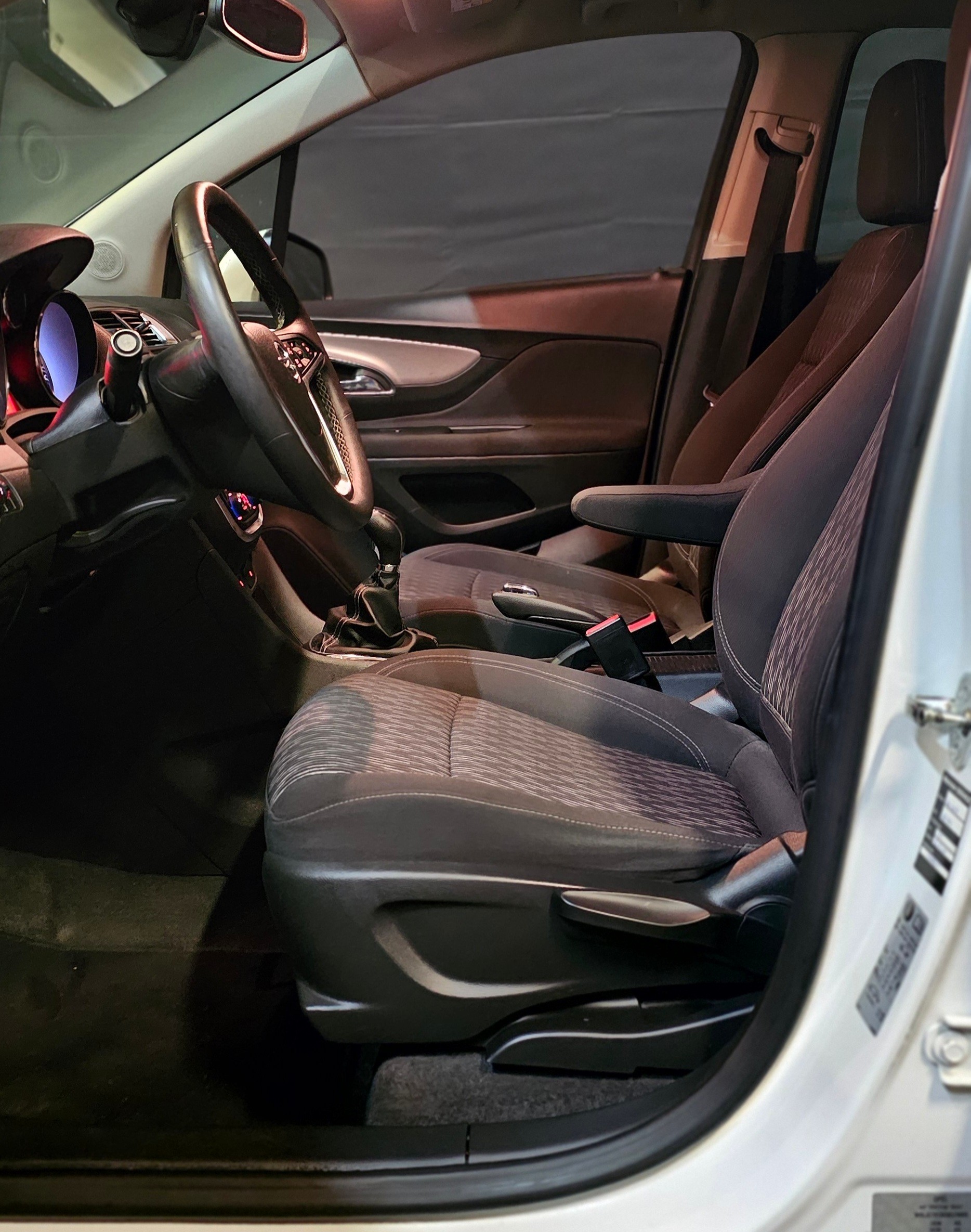 OPEL Mokka 1.6 CDTi Cosmo 4WD-image-15