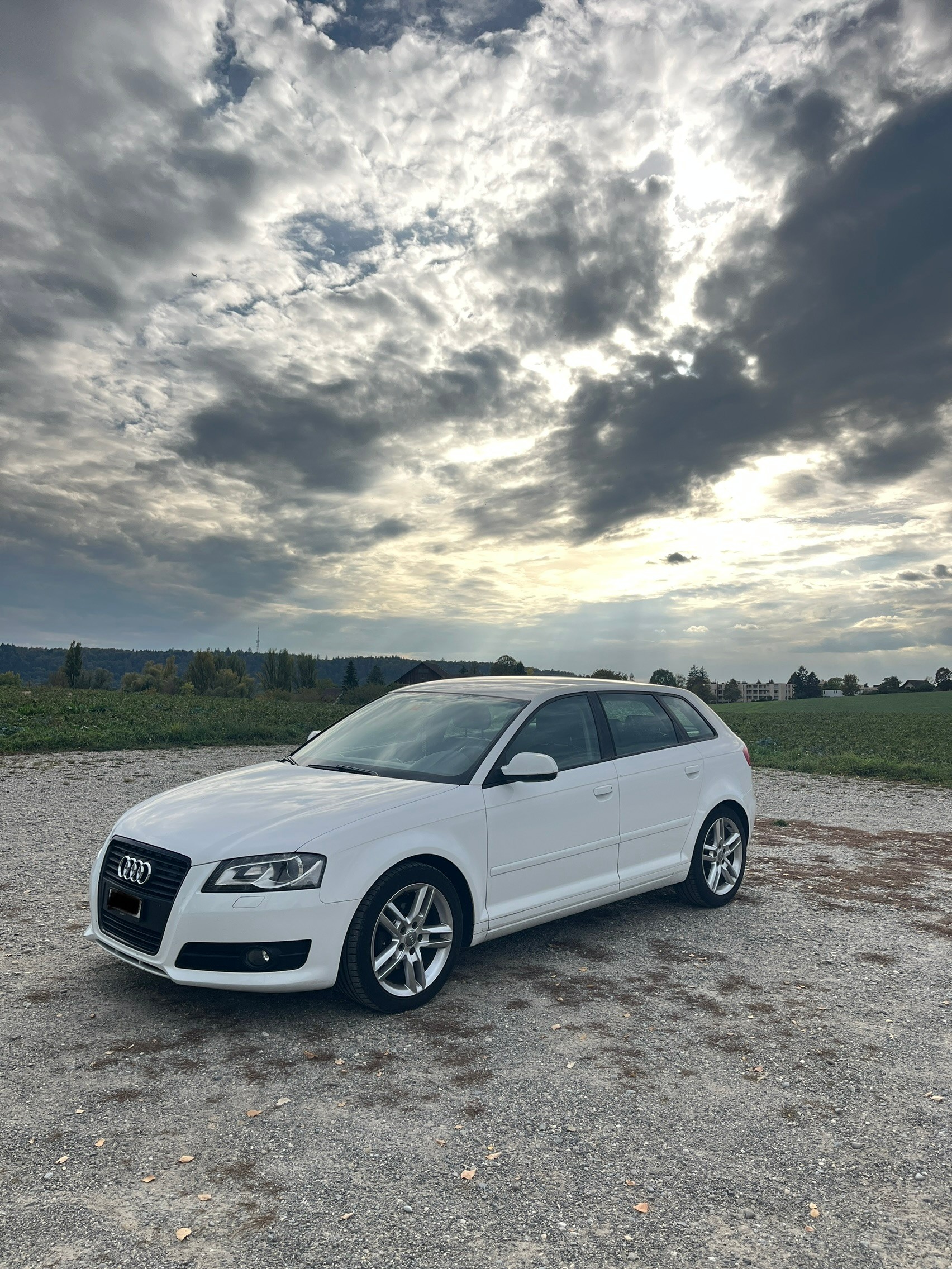AUDI 1.6 TDI 105 Attraction-image-0