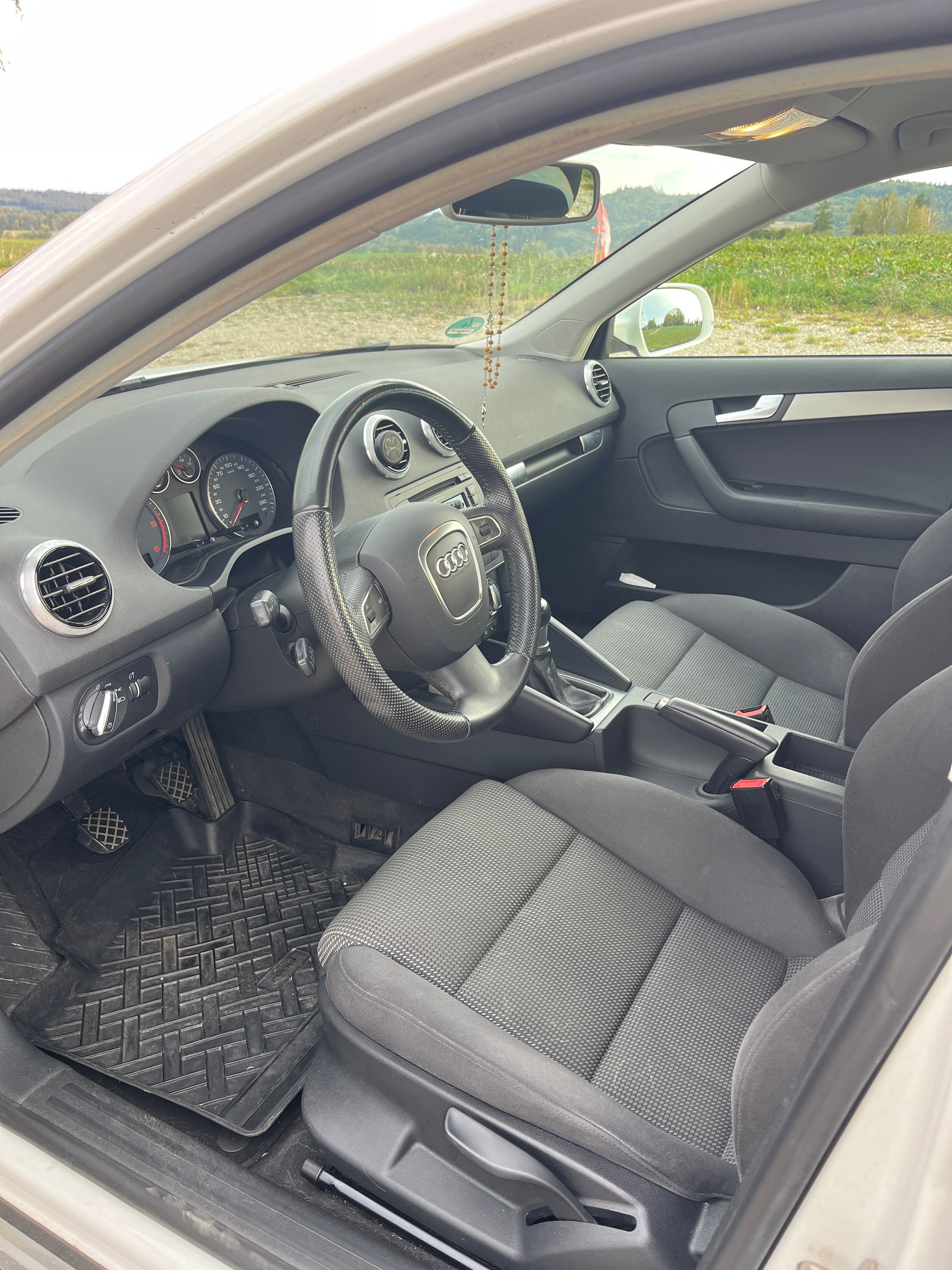 AUDI 1.6 TDI 105 Attraction-image-5