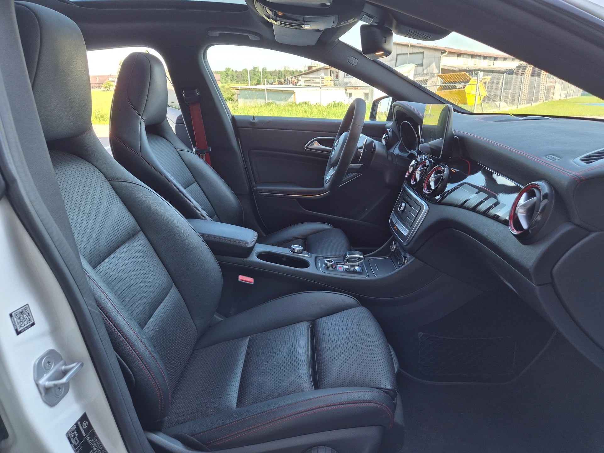 MERCEDES-BENZ CLA 45 AMG 4m-image-2