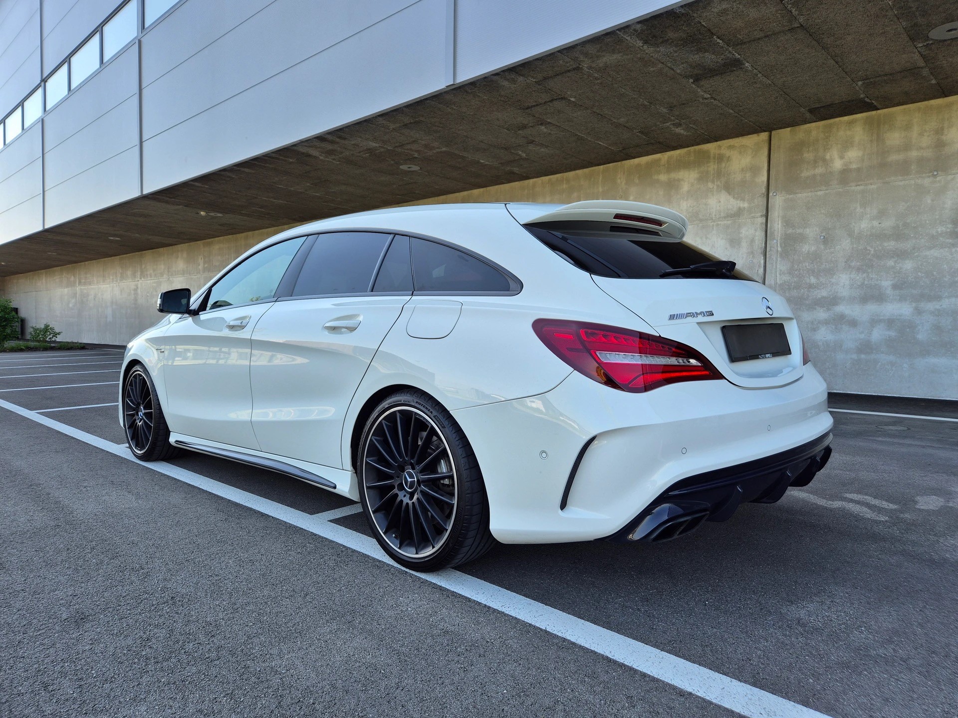MERCEDES-BENZ CLA 45 AMG 4m-image-1