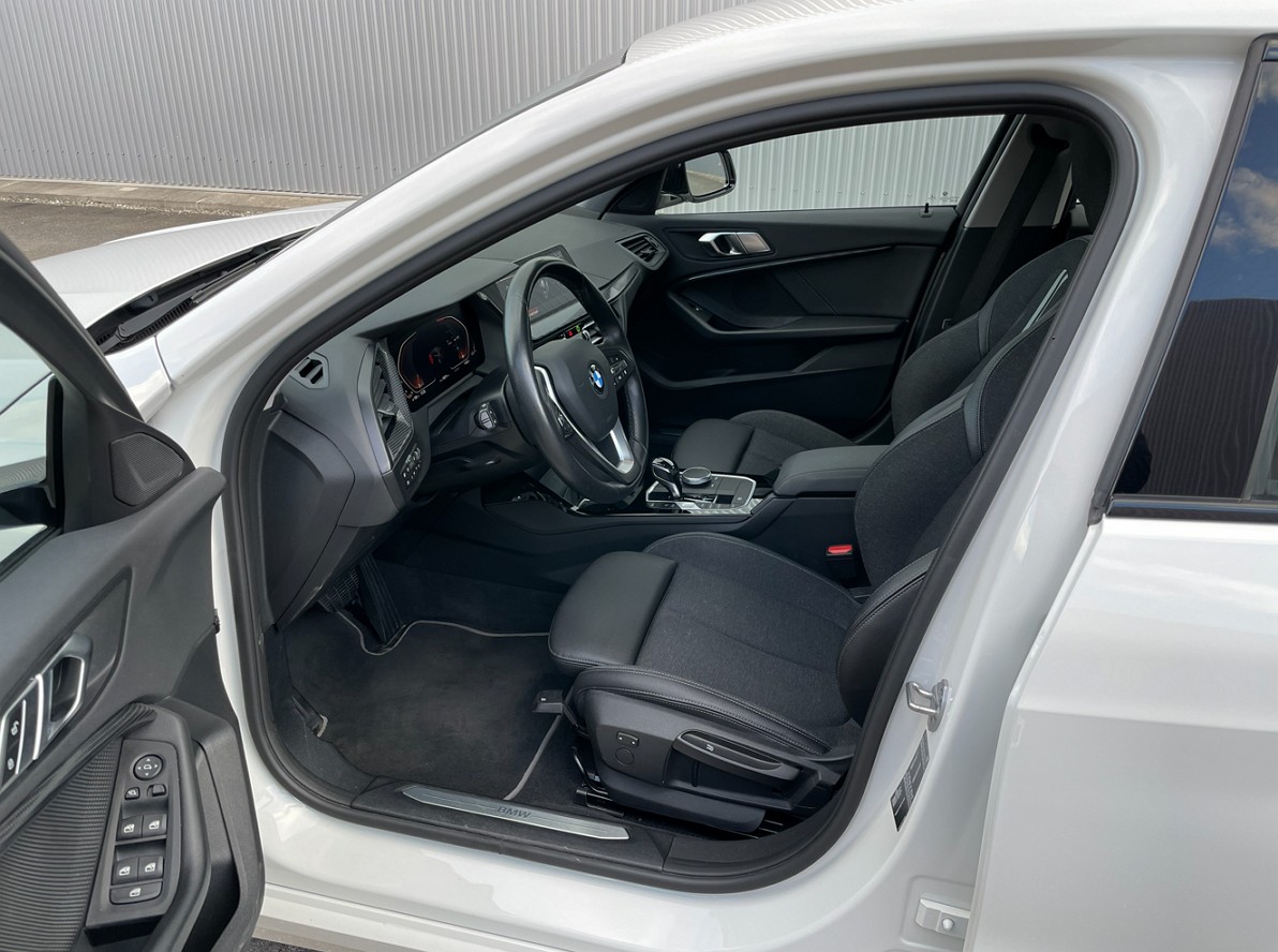 BMW 118i-image-5