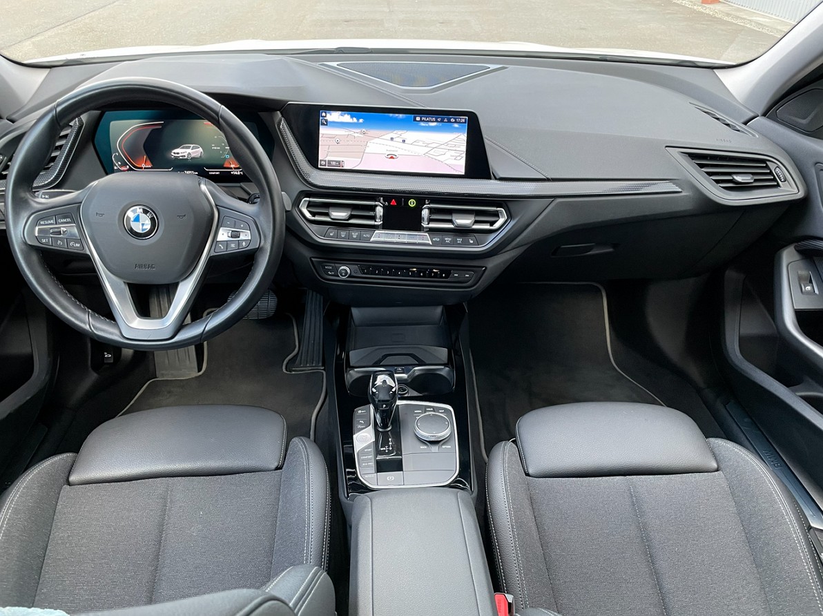 BMW 118i-image-7