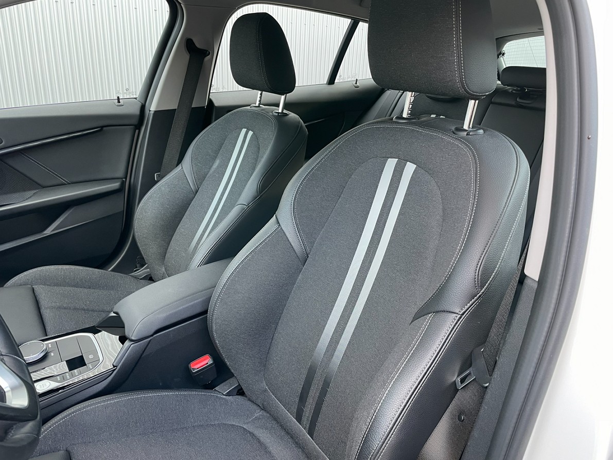 BMW 118i-image-6