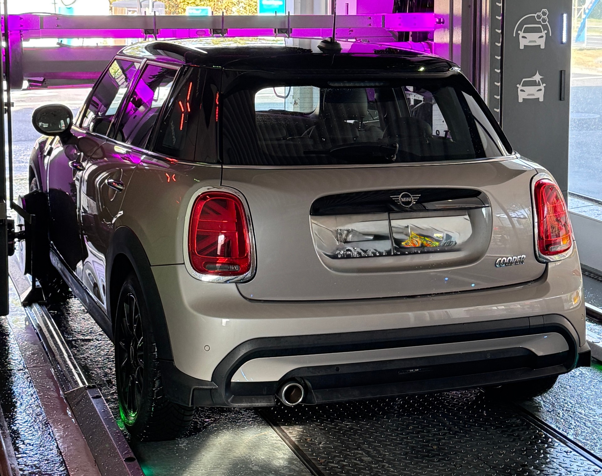 MINI CAMDEN Edition-image-1